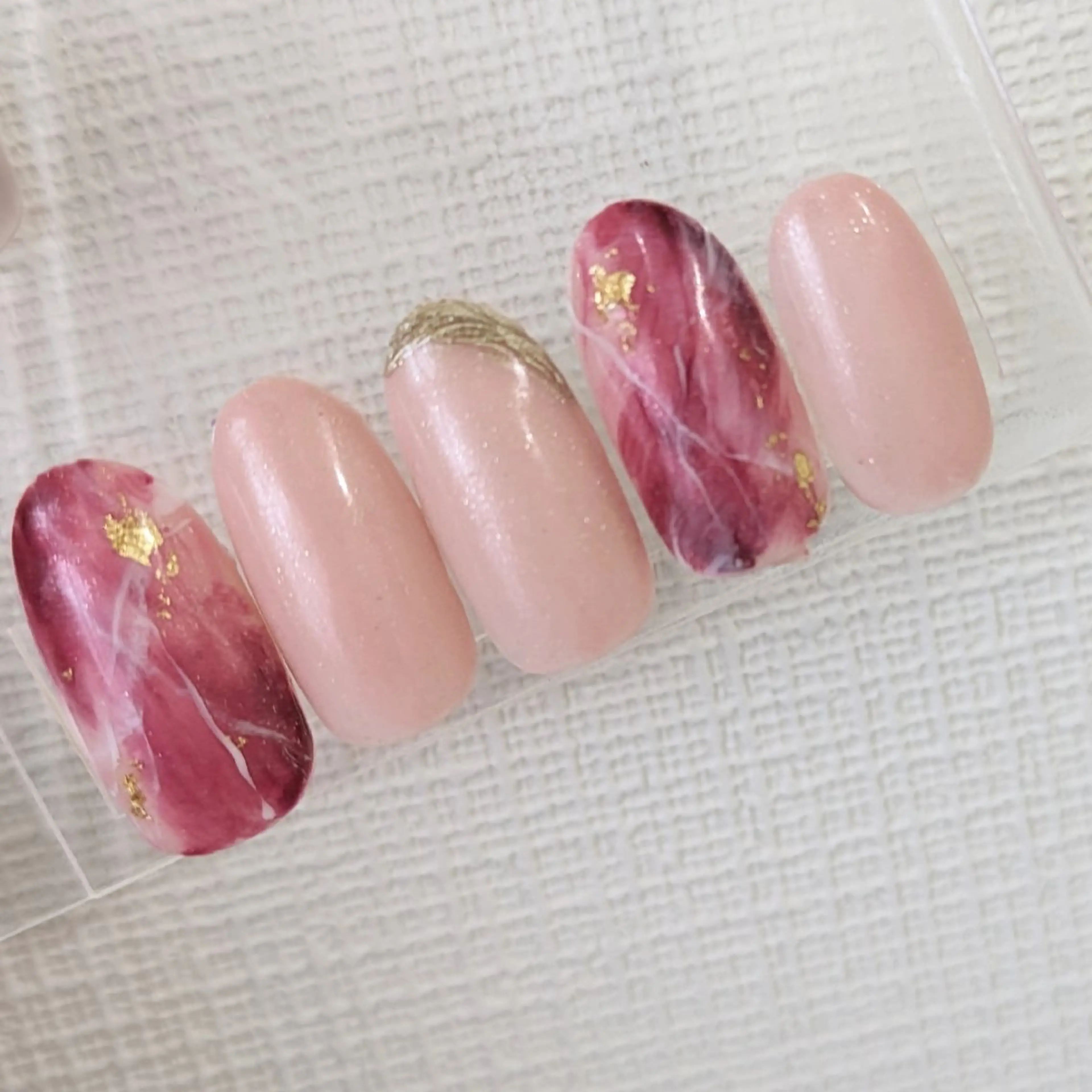 ネイル ボルドー ニュアンスネイル Gerbera Nailistのネイルデザイン