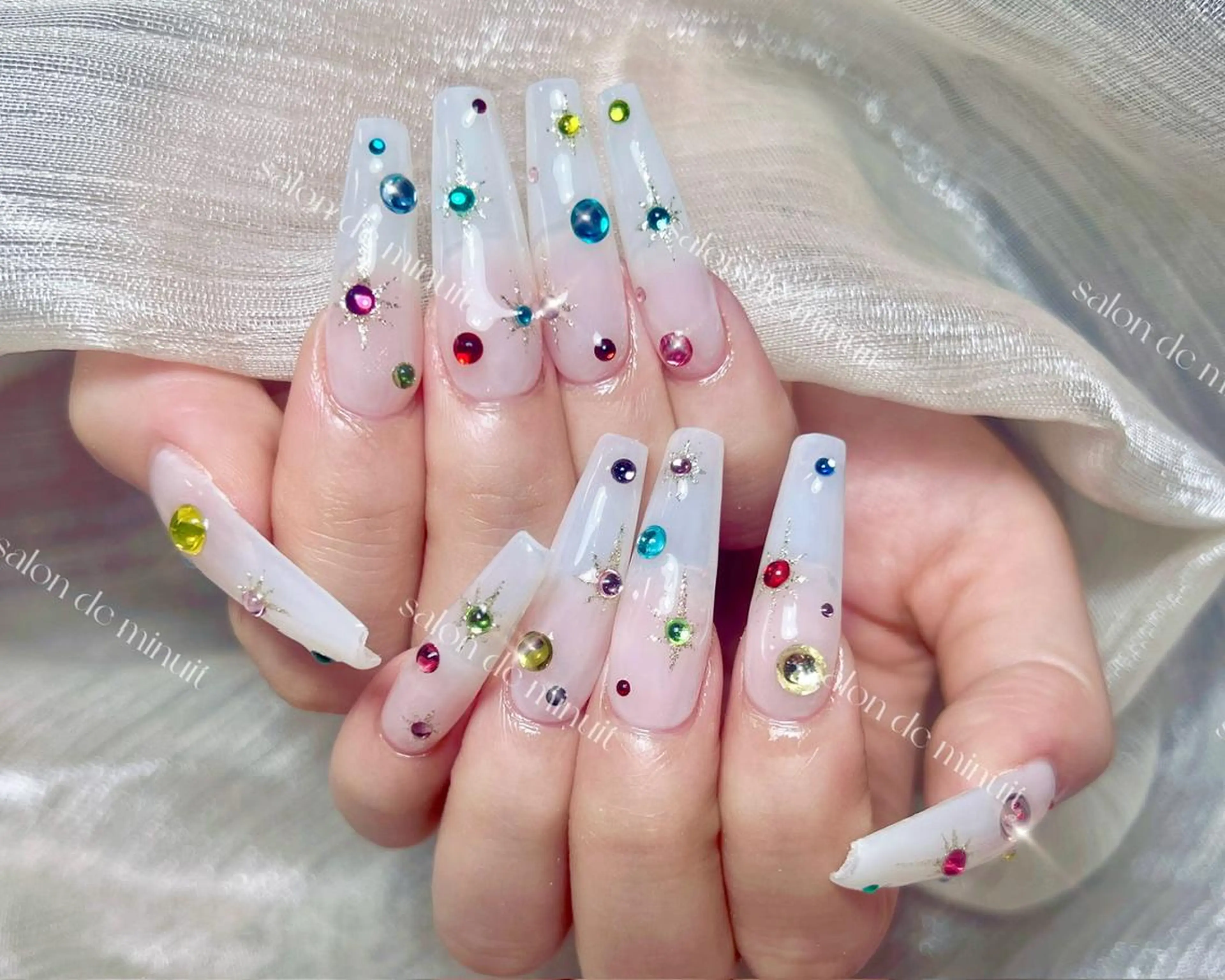 ネイル Salon de Minuit🦩のネイルデザイン