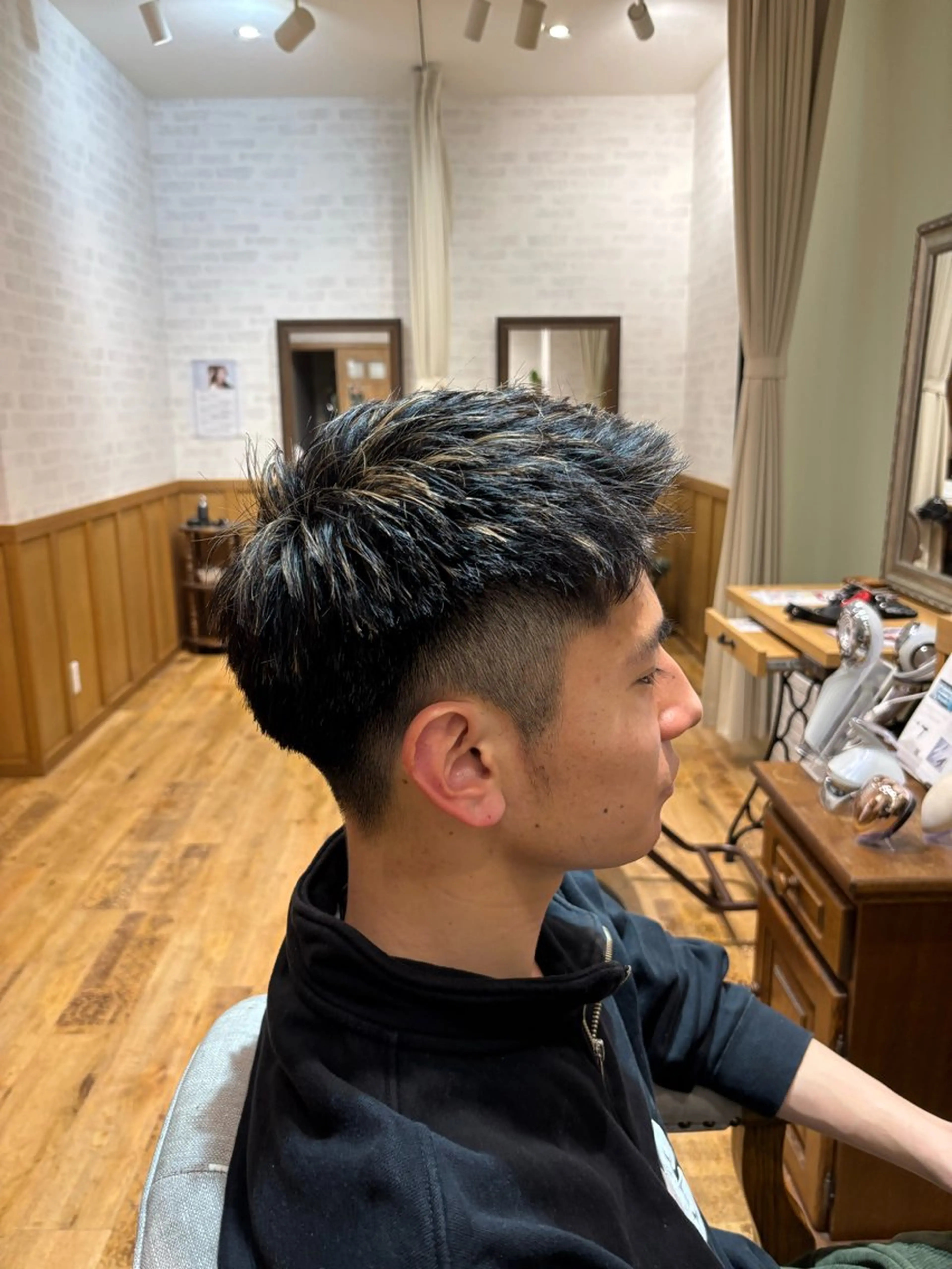 ショート メンズ モヒカン カット bambi所属・杉山 晃太のヘアスタイル