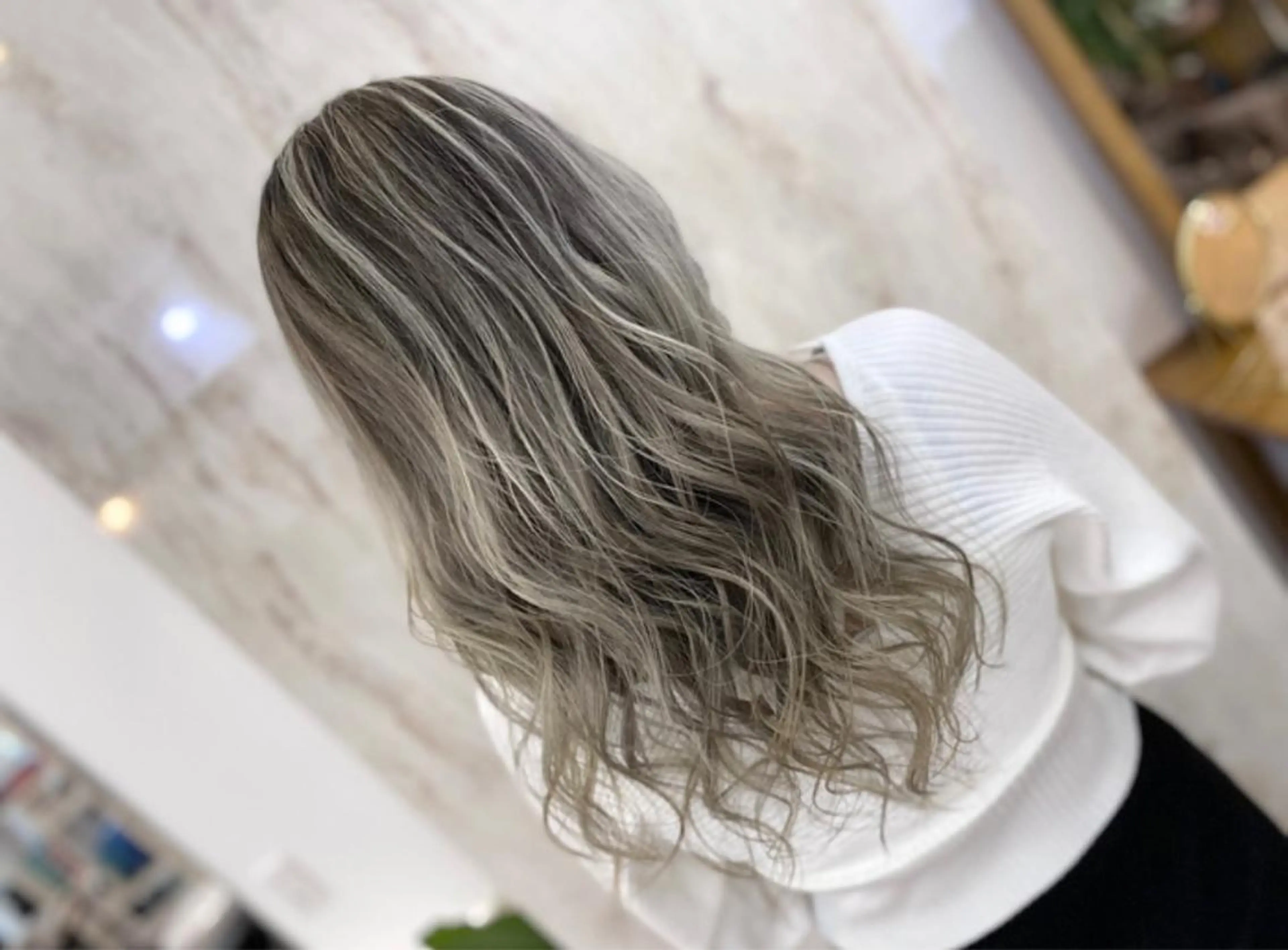 カラー ハイライトカラー 外国人風カラー ヘアカラー 🎀ikuno🎀 Lovis 🫧艶髪のヘアスタイル