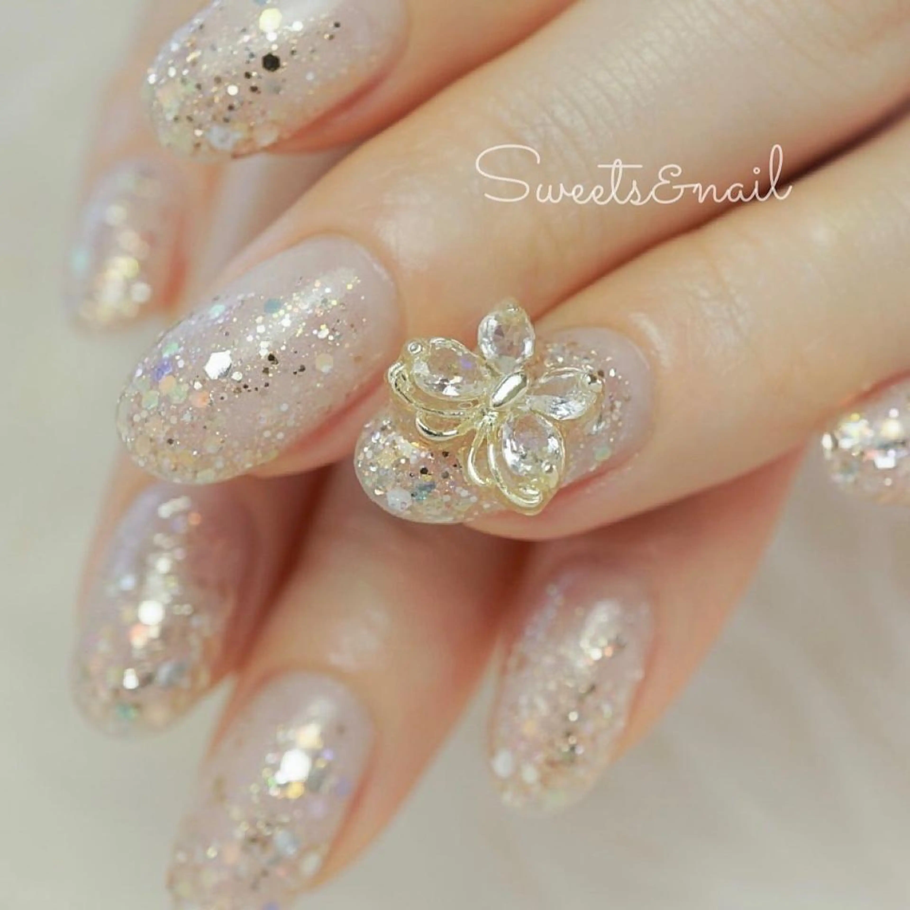 ネイル ゴールド キラキラネイル 韓国ネイル ラメ(グリッター) マグネットネイル Sweets &nailのネイルデザイン