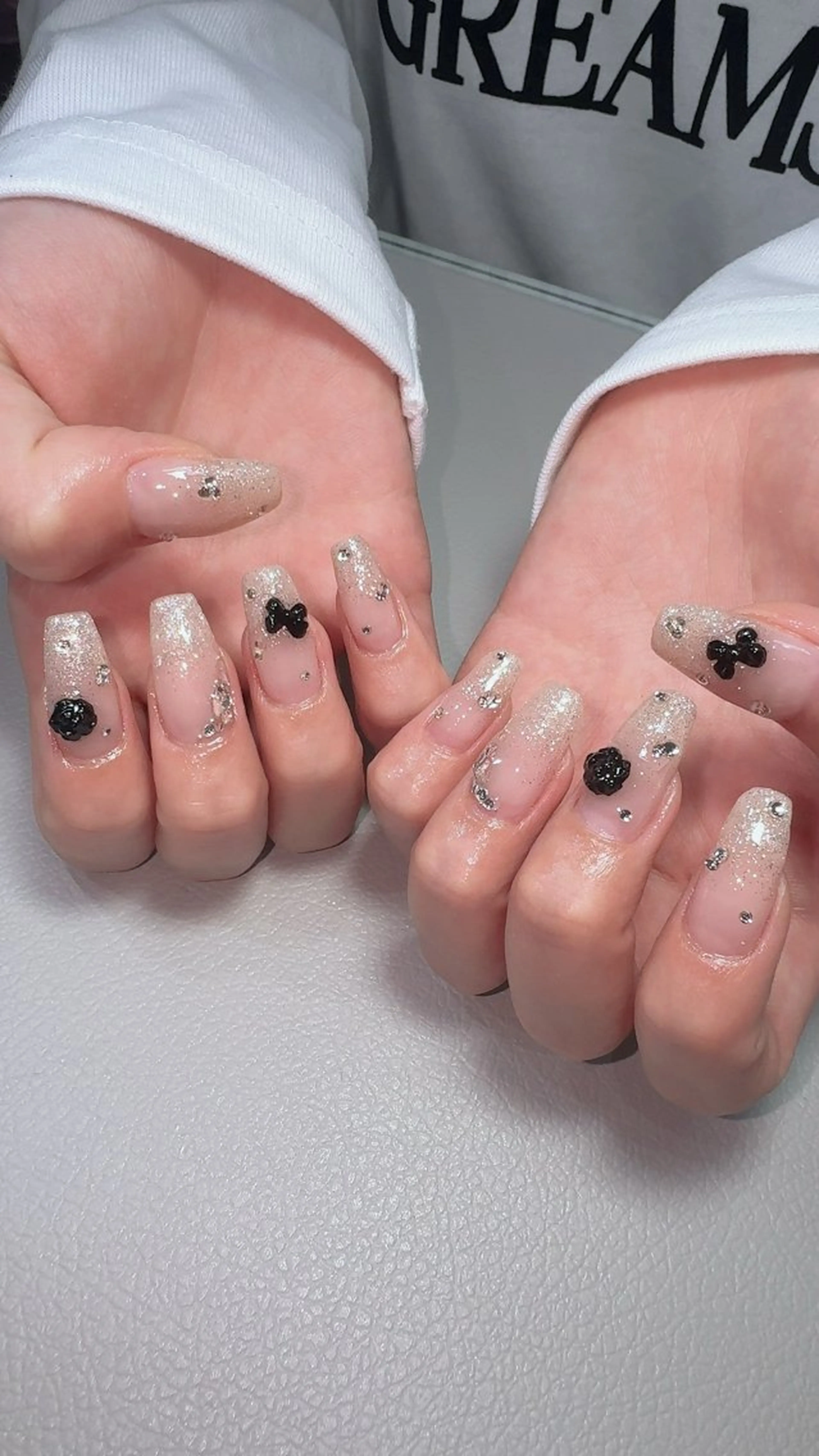 ネイル フラッシュネイル グラデーション キラキラネイル ラメ(グリッター) リボン nailsalon gemstoryのネイルデザイン