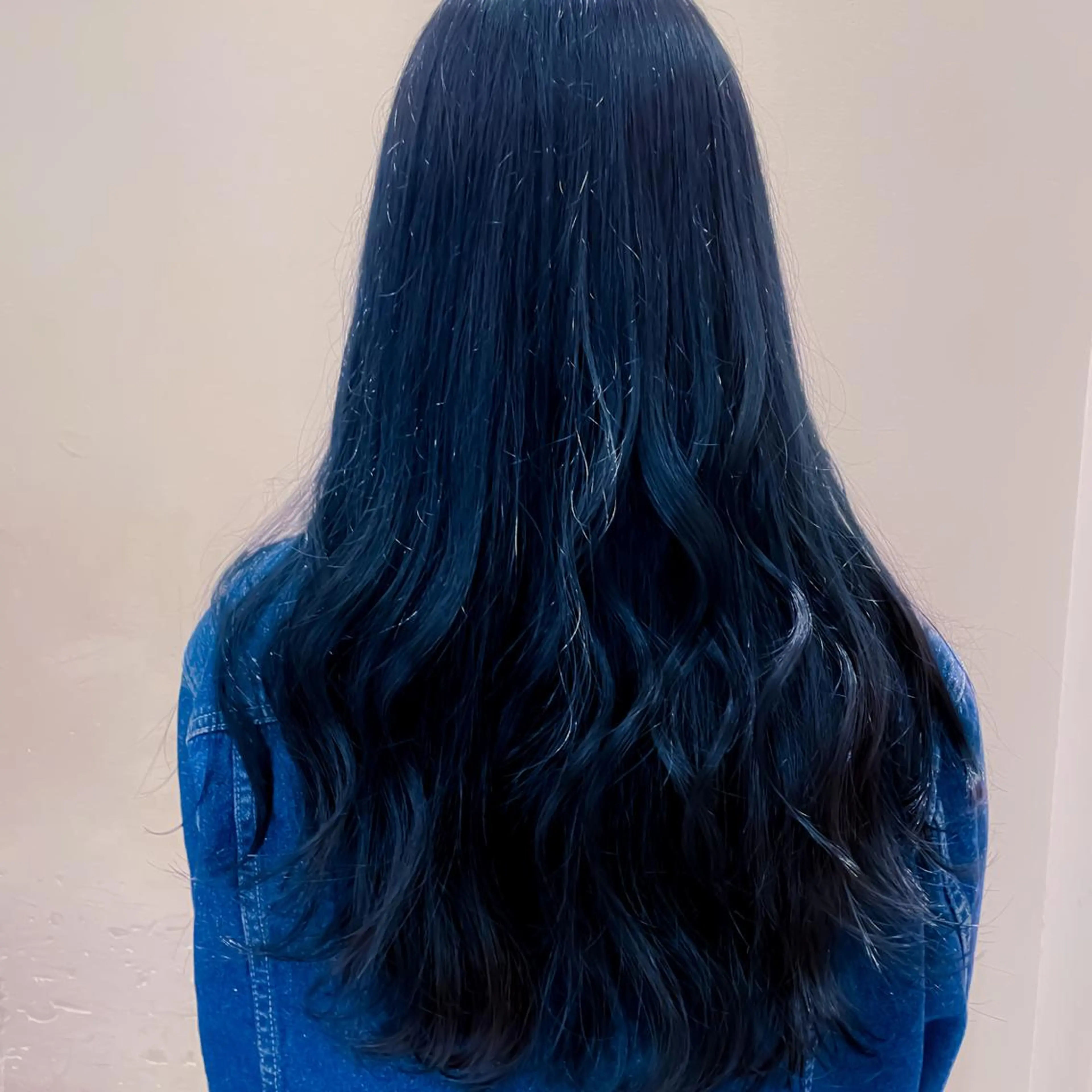セミロング カラー 黒髪 ブルーカラー ブルーブラック モードケイズJR尼崎 トップサロンD板垣のヘアスタイル