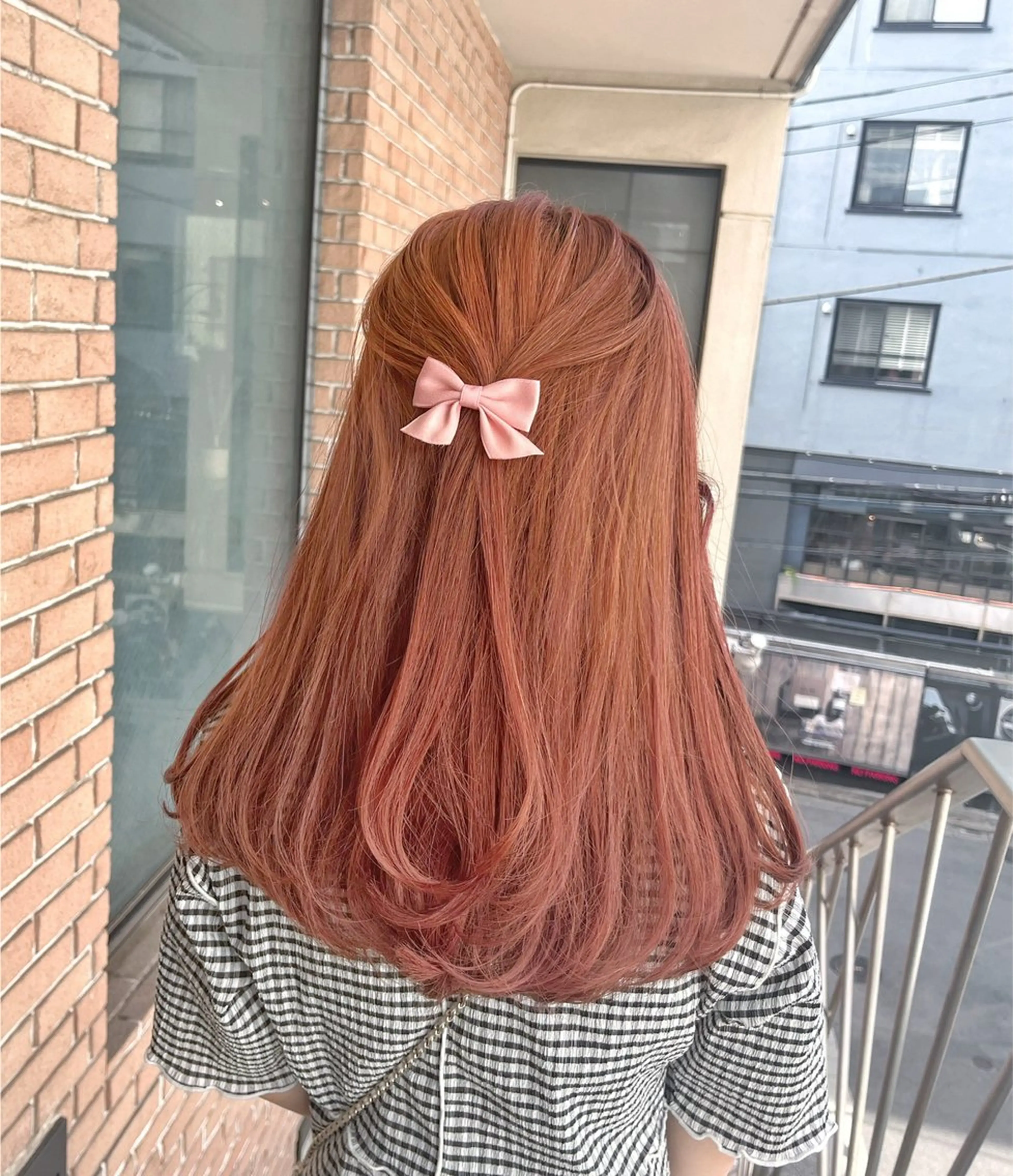 セミロング カラー ヘアアレンジ 似合わせカット カット ヘアカラー トリートメント ヘアセット ピンクカラー🩷 ヘアセットＮＯ.1のヘアスタイル