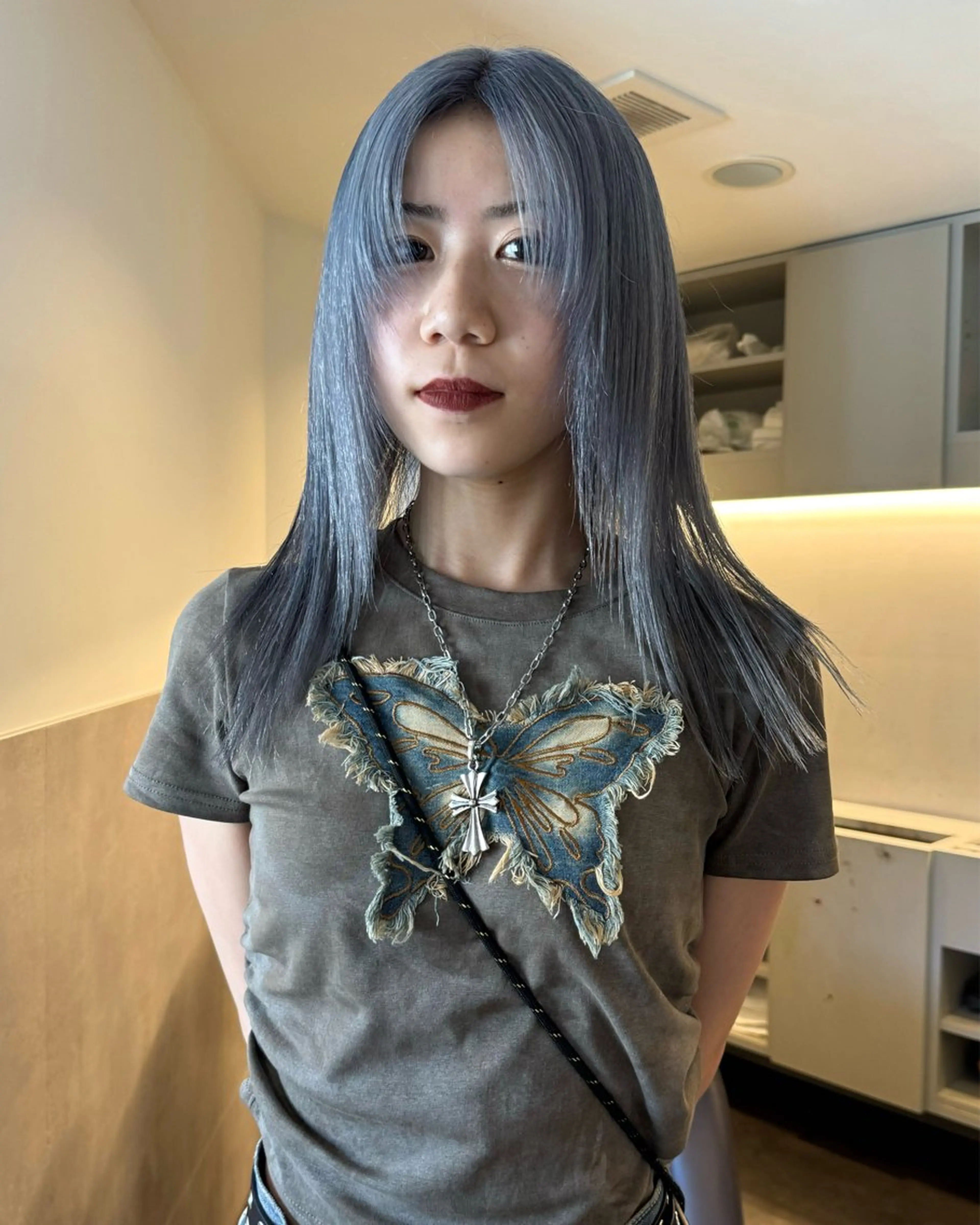 ミディアム カラー ラベンダーカラー シルバー ヘアカラー トリートメント RAIMA ハイトーンレイヤーのヘアスタイル