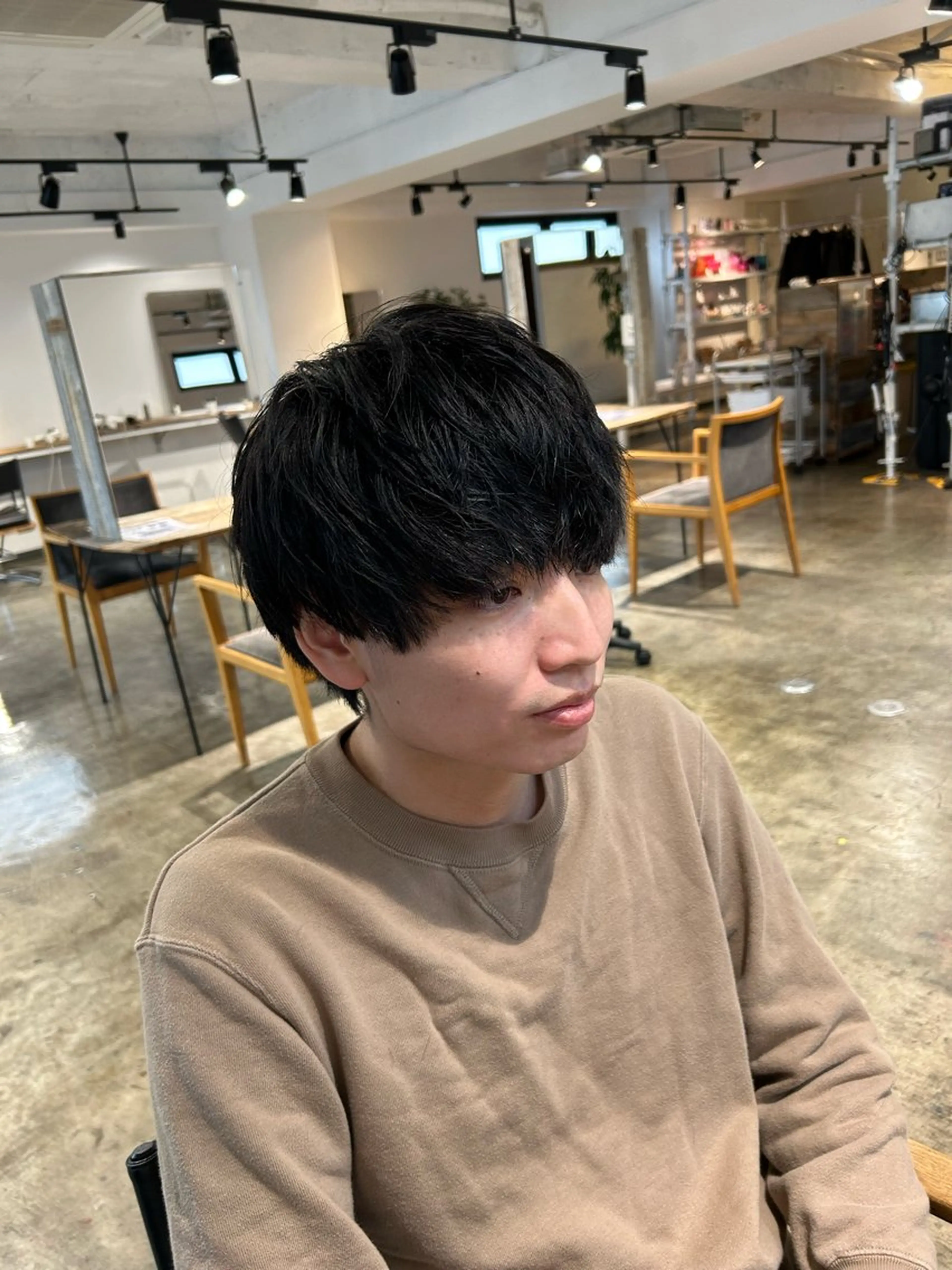 ショート メンズ センターパート ダウンパーマ メンズ韓国風 マッシュ メンズパーマ フェザーパーマ癖毛 曲がる縮毛矯正森岡のヘアスタイル
