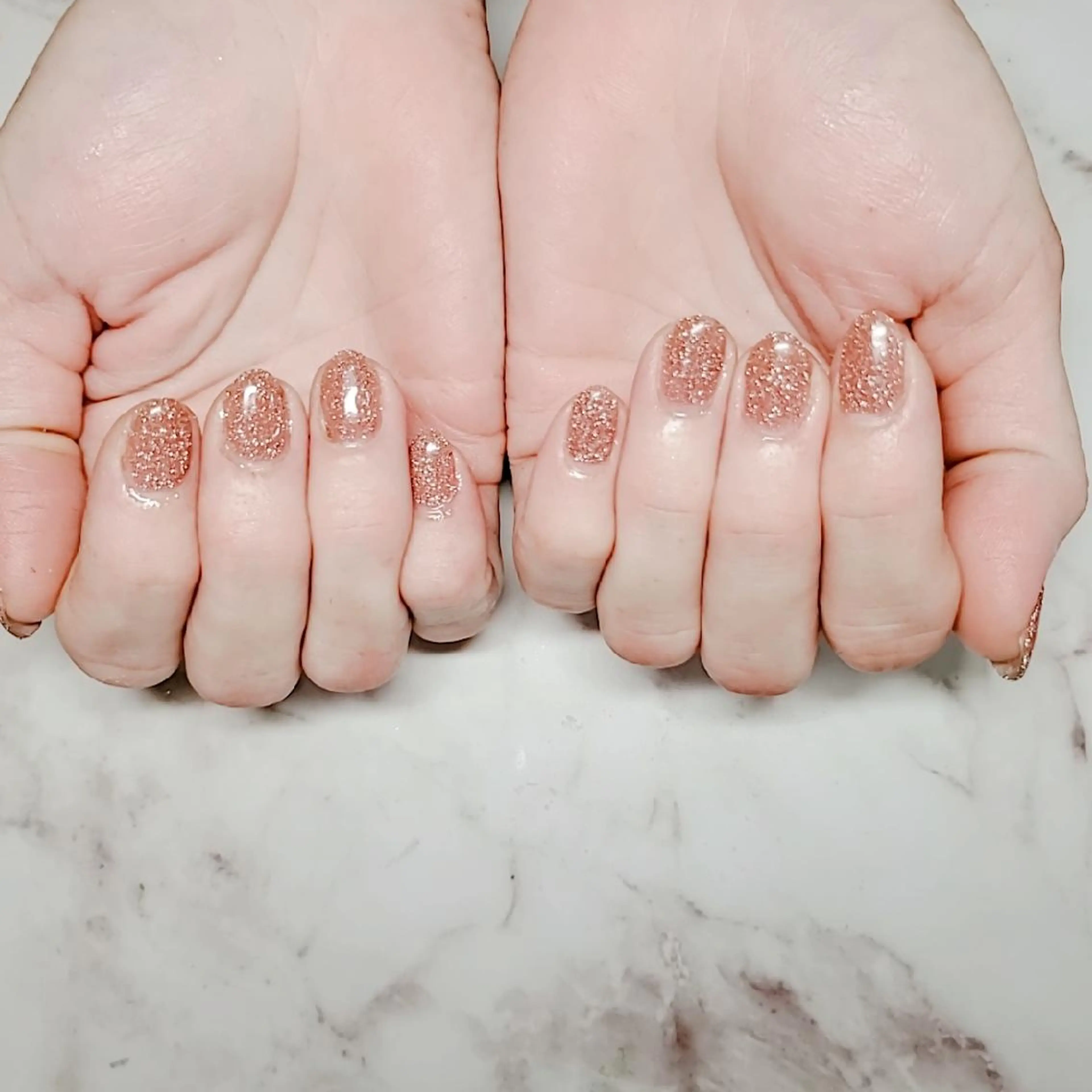 ネイル フラッシュネイル キラキラネイル ワンカラーネイル ハンドネイル ネイルサロンベルティ .ひとみのネイルデザイン