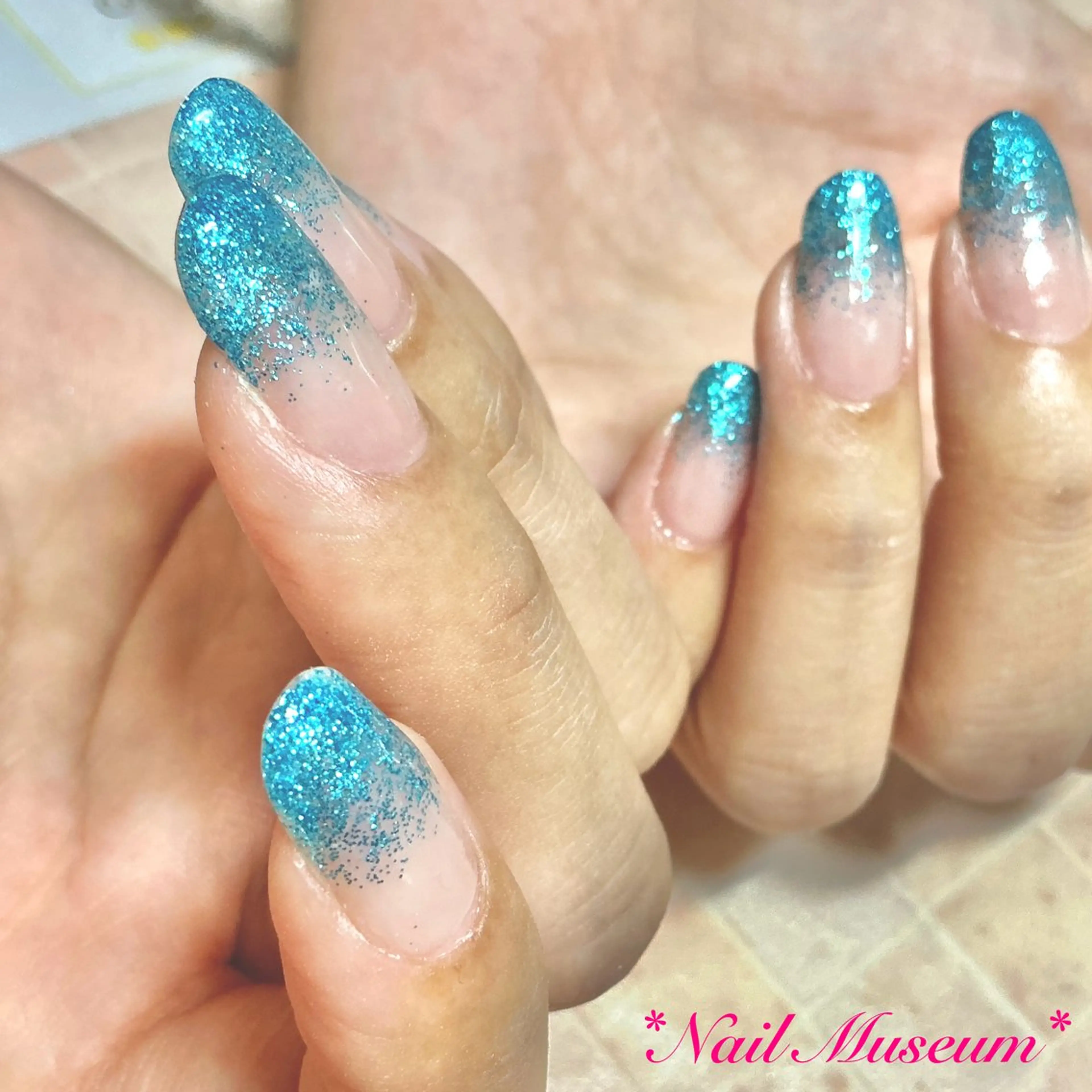 ネイル ブルー ジェルネイル グラデーション ラメ(グリッター) ラメグラデーション ハンドネイル nailmuseum KAMATARIのネイルデザイン