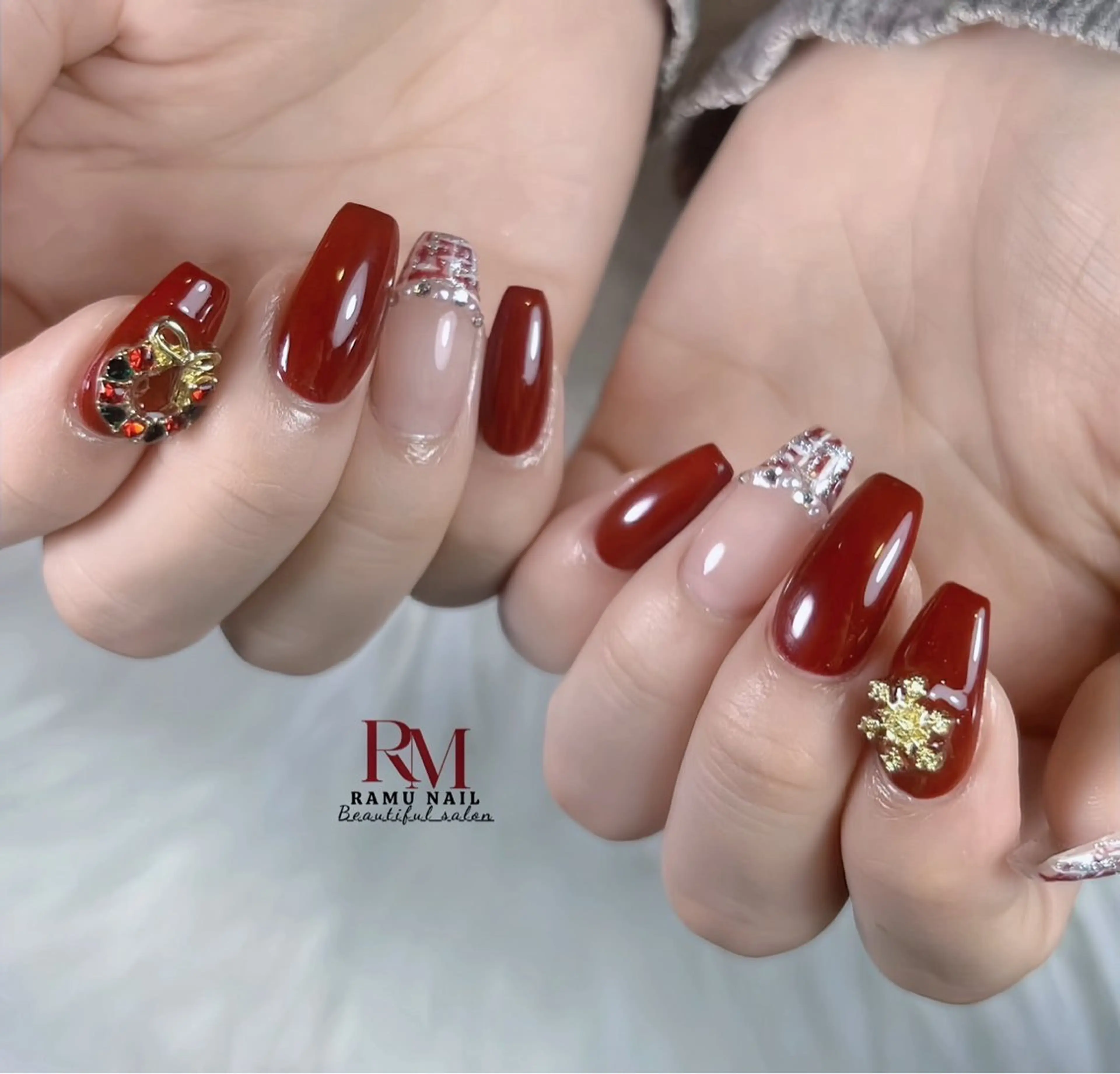 ネイル キラキラネイル マグネットネイル ミラーネイル ワンホンネイル 冬ネイル ハンドネイル RAMU Nail 恵比寿店のネイルデザイン