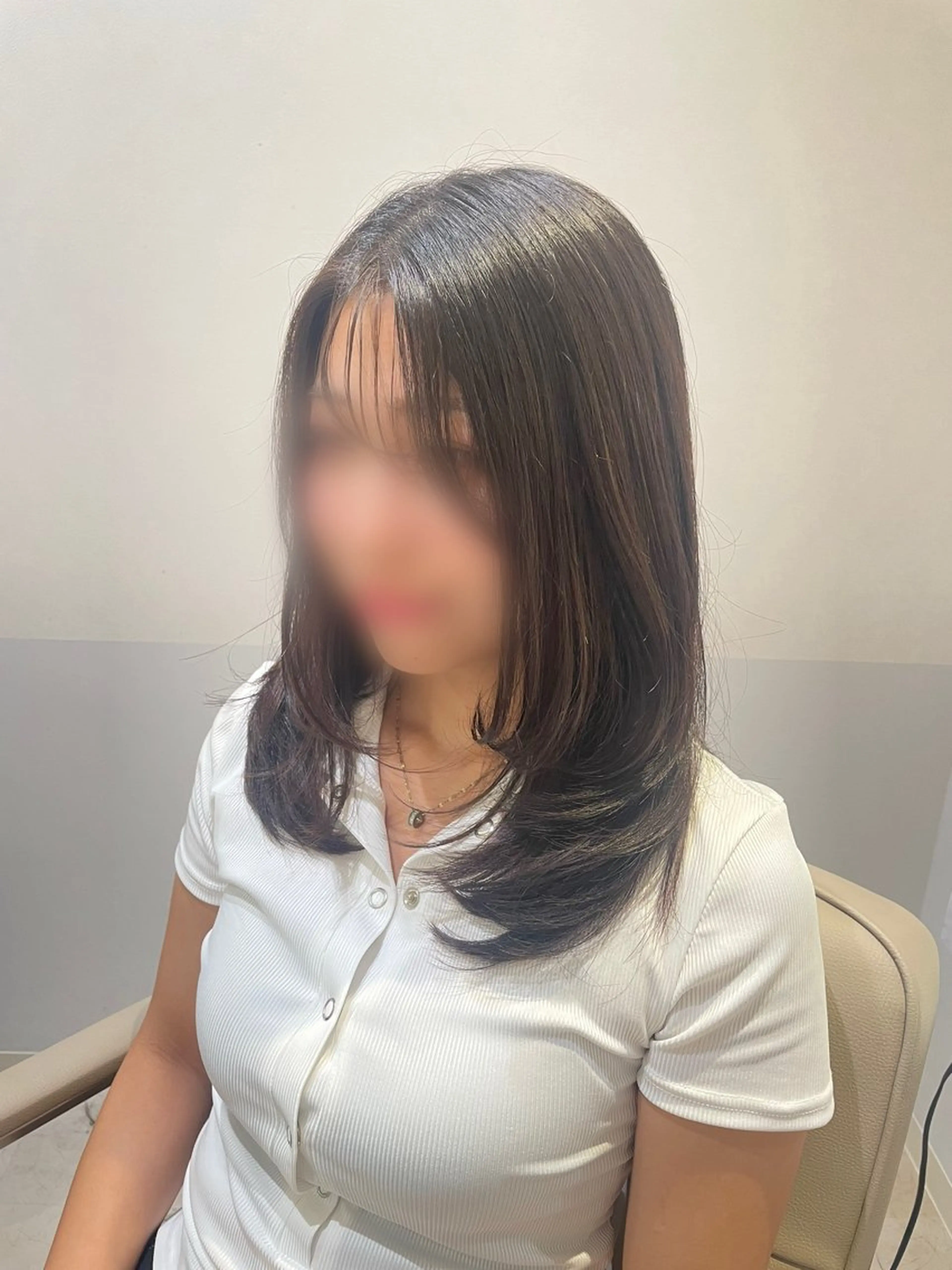 セミロング レイヤーカット Eleanor Ayaのヘアスタイル
