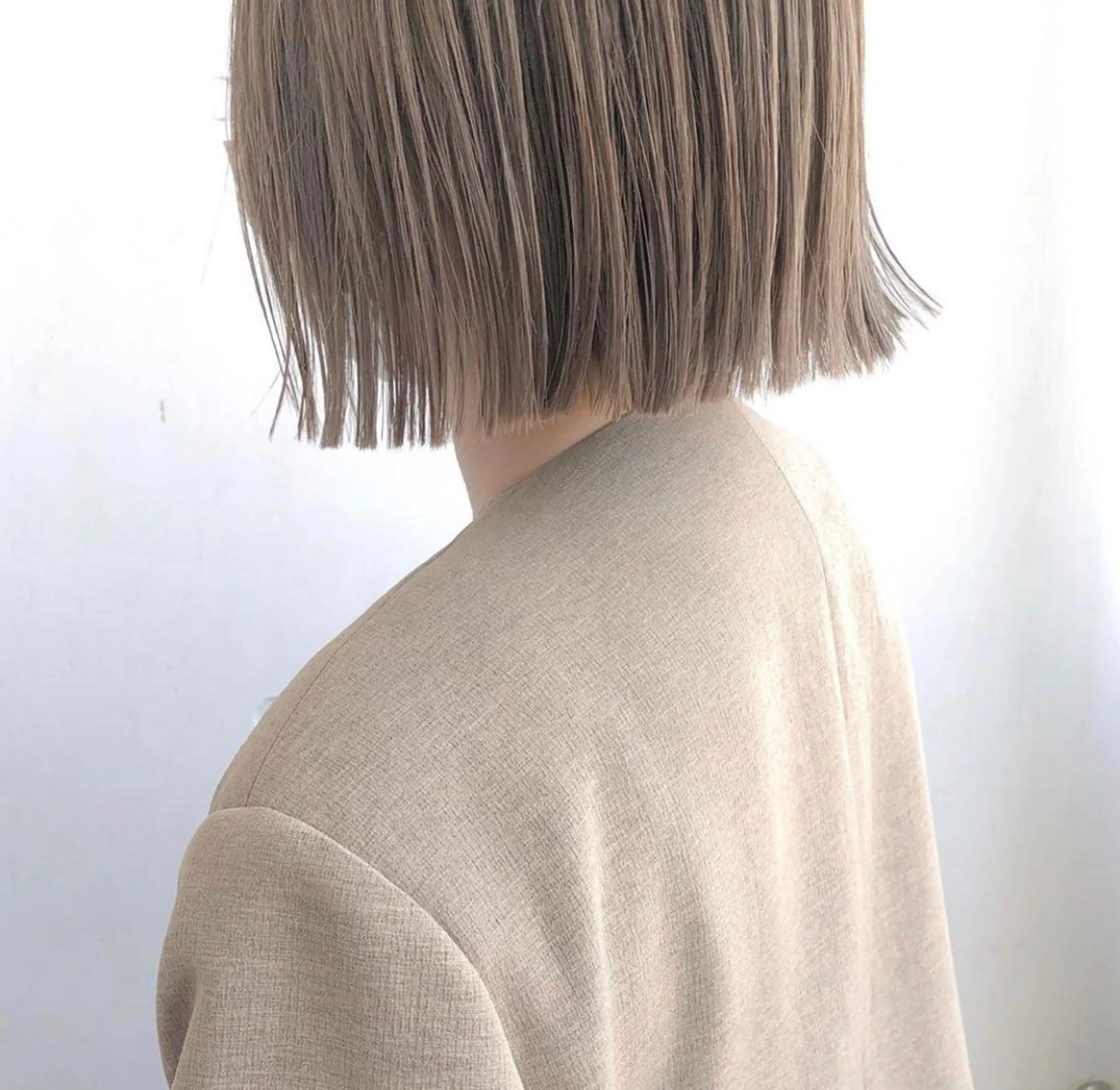 ショート カラー ブリーチ ボブ VERBENA所属・ハイライト／艶カラー 大河シンジのヘアスタイル