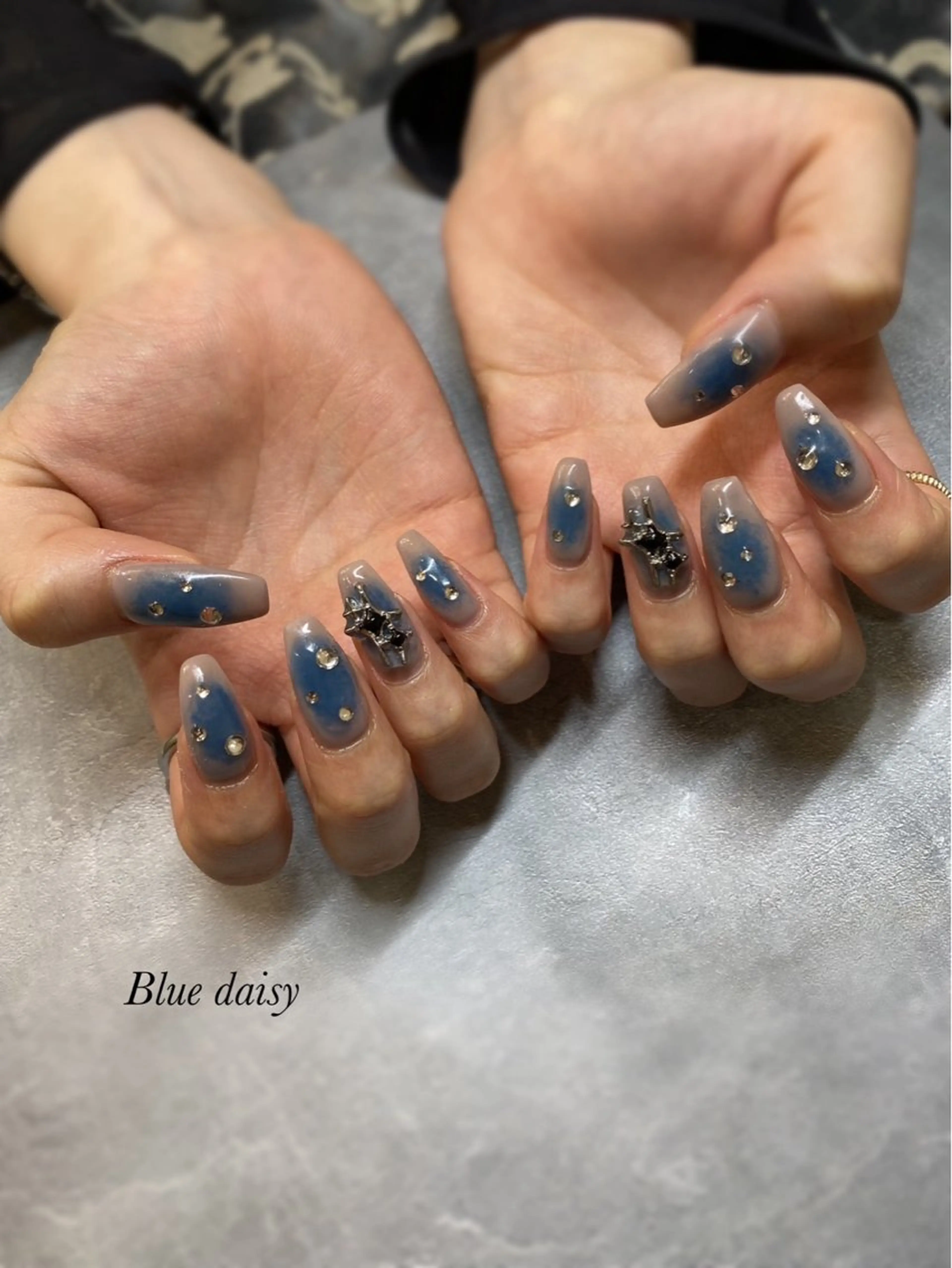 ネイル ブルー チークネイル ハンドネイル ブルーデイジー栄本店所属・BlueDaisy 栄本店のネイルデザイン