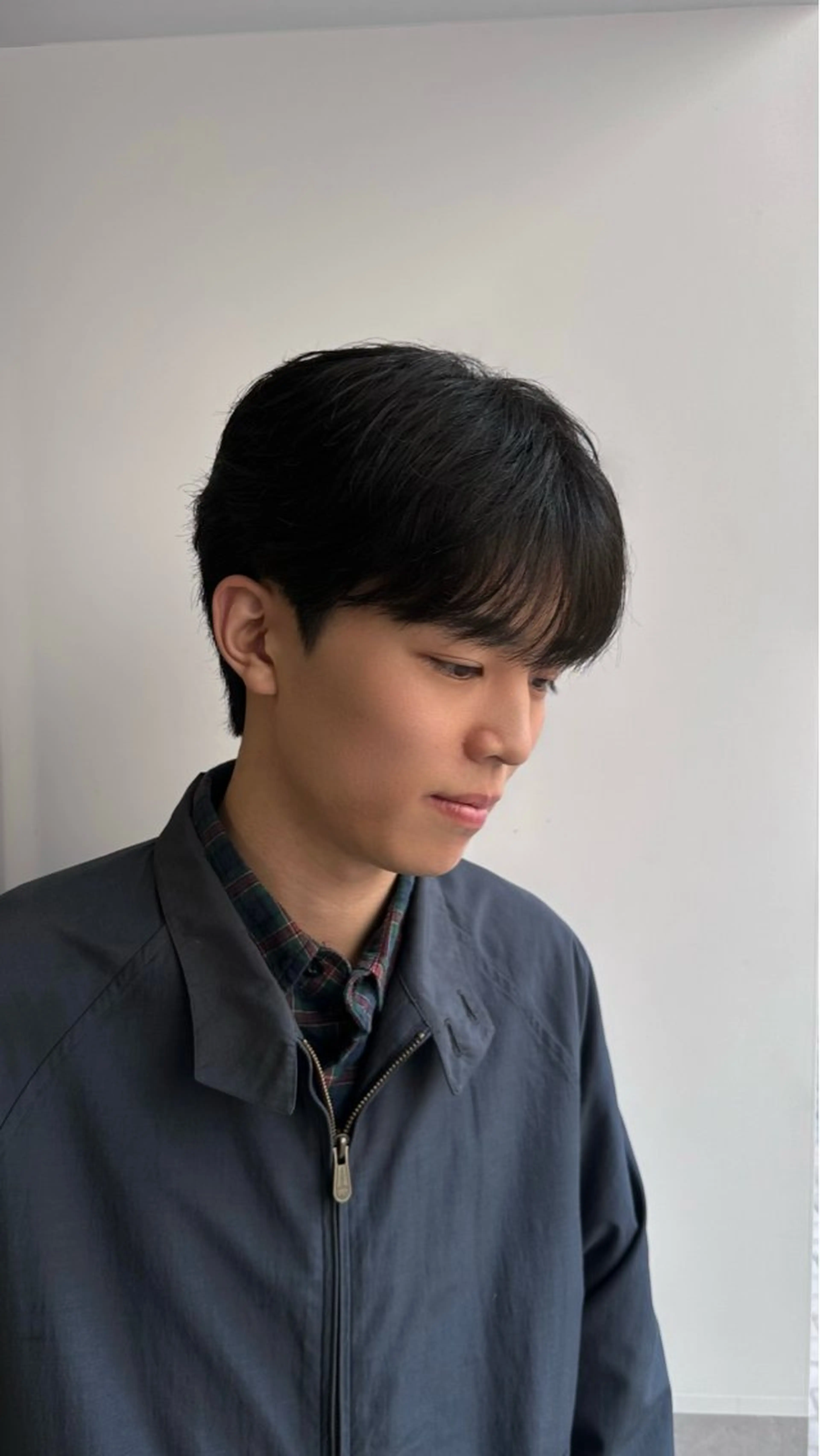 ショート メンズ 切りっぱなしボブ メンズブリーチ センターパート メンズハイライト メンズハイトーン カット HARUKI🏔️/ メンズ/透け感カラーのヘアスタイル