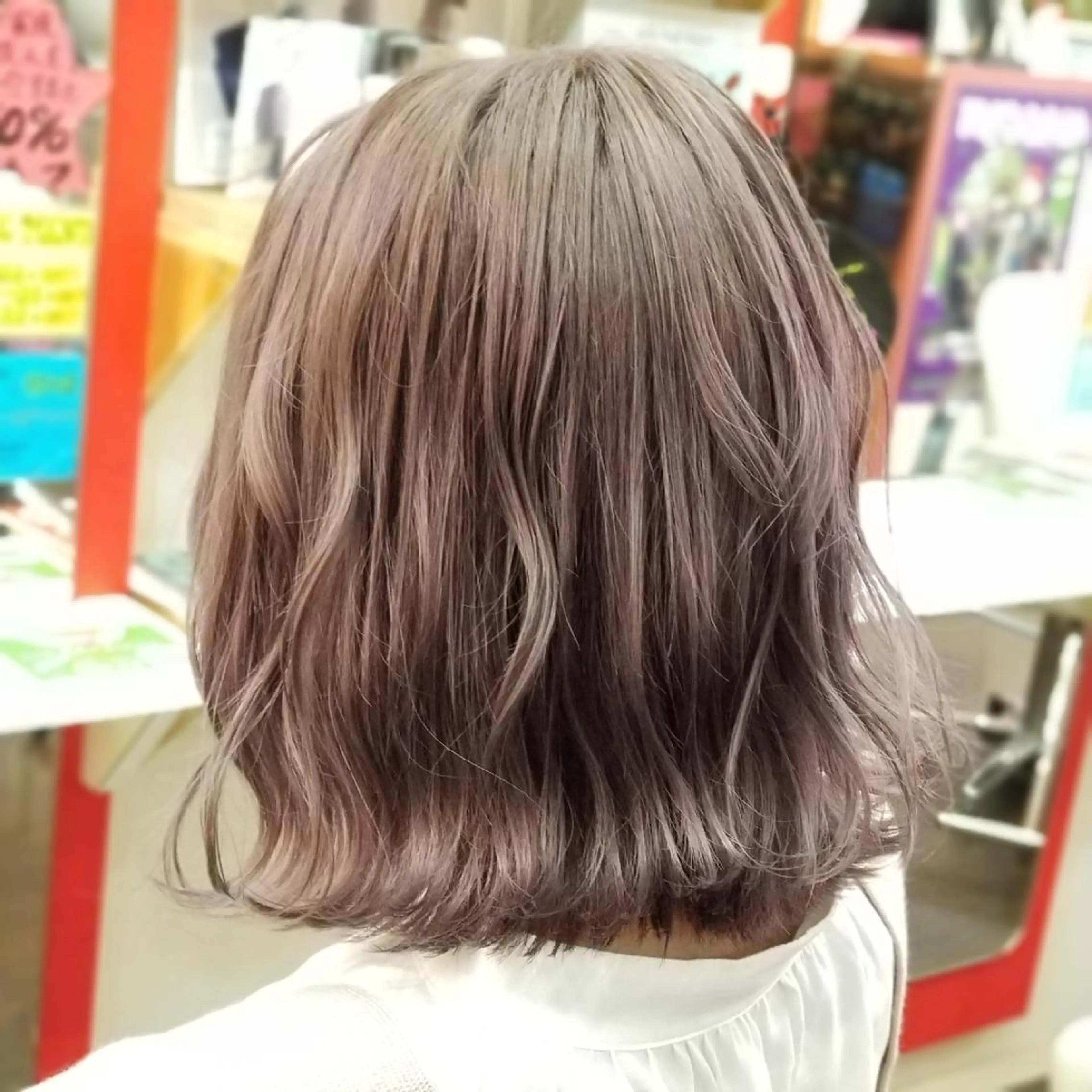 ミディアム カラー ブリーチ グレージュ ラベンダーカラー ラベンダーグレージュ ラベンダーグレー カット ヘアカラー 植田 修平/エクステ /髪質改善カラーのヘアスタイル