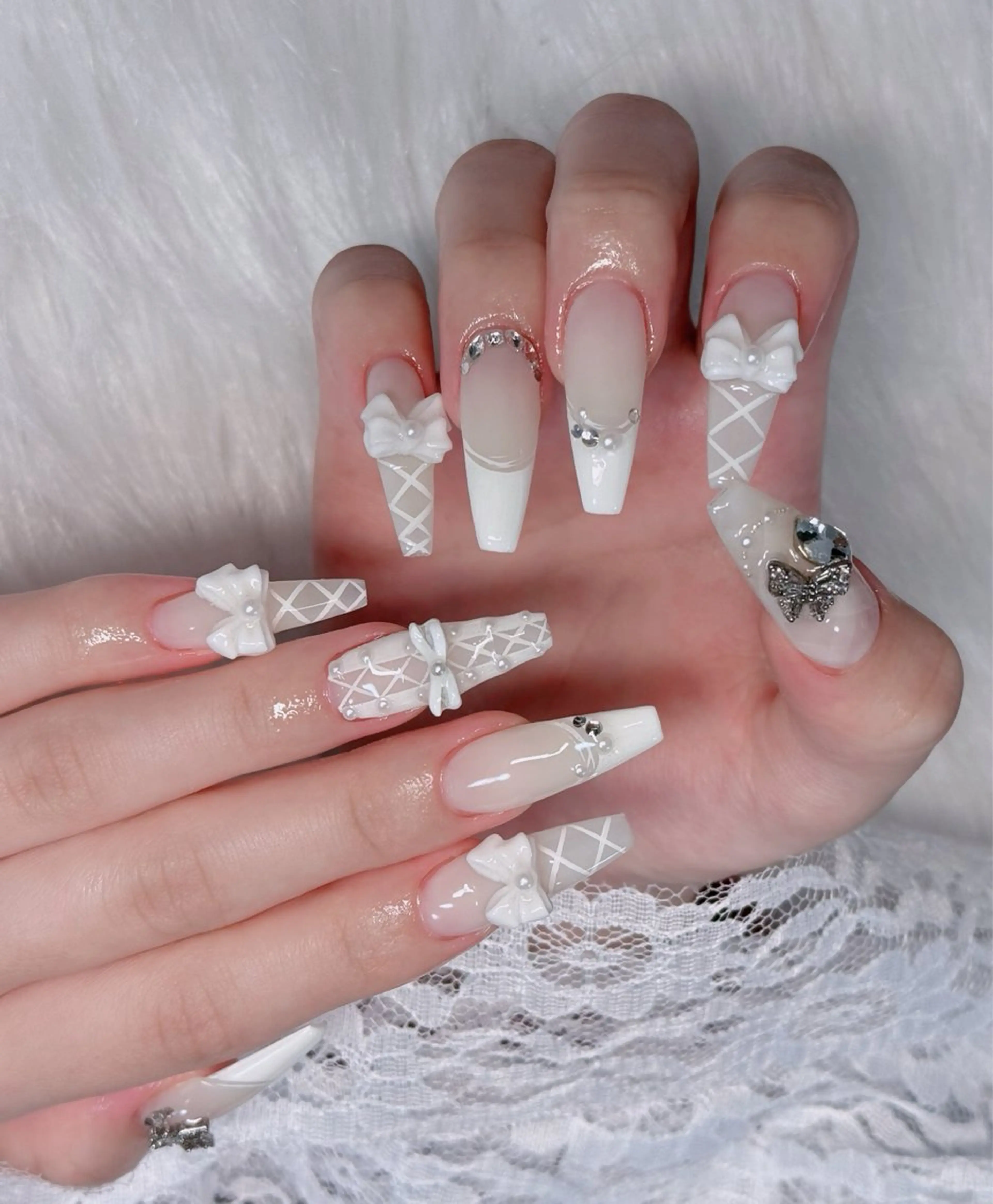 ネイル フレンチネイル ジェルネイル ハロウィン キラキラネイル 韓国ネイル H.babynailsalon所属・H.baby Nail Salonのネイルデザイン