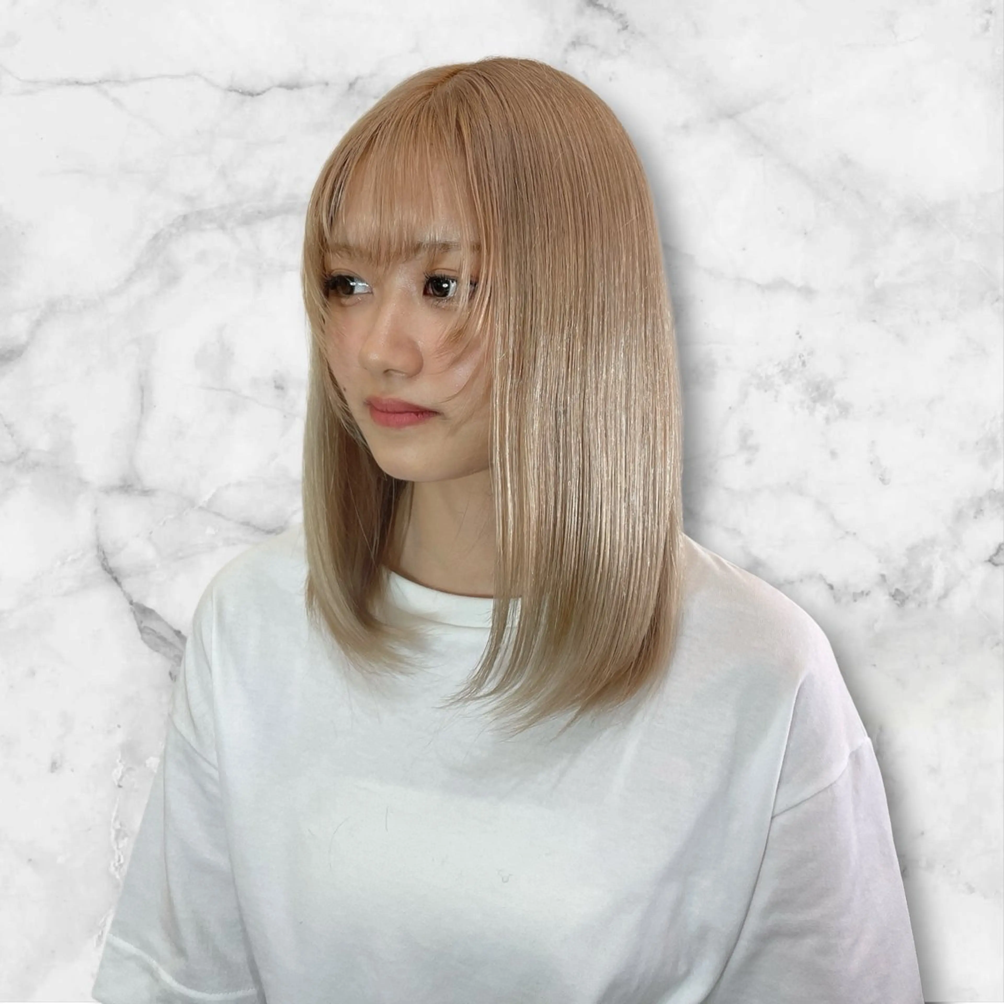 セミロング ヘアカラー セルバ所属・HIRORO ブリーチ/ハイトーンのヘアスタイル