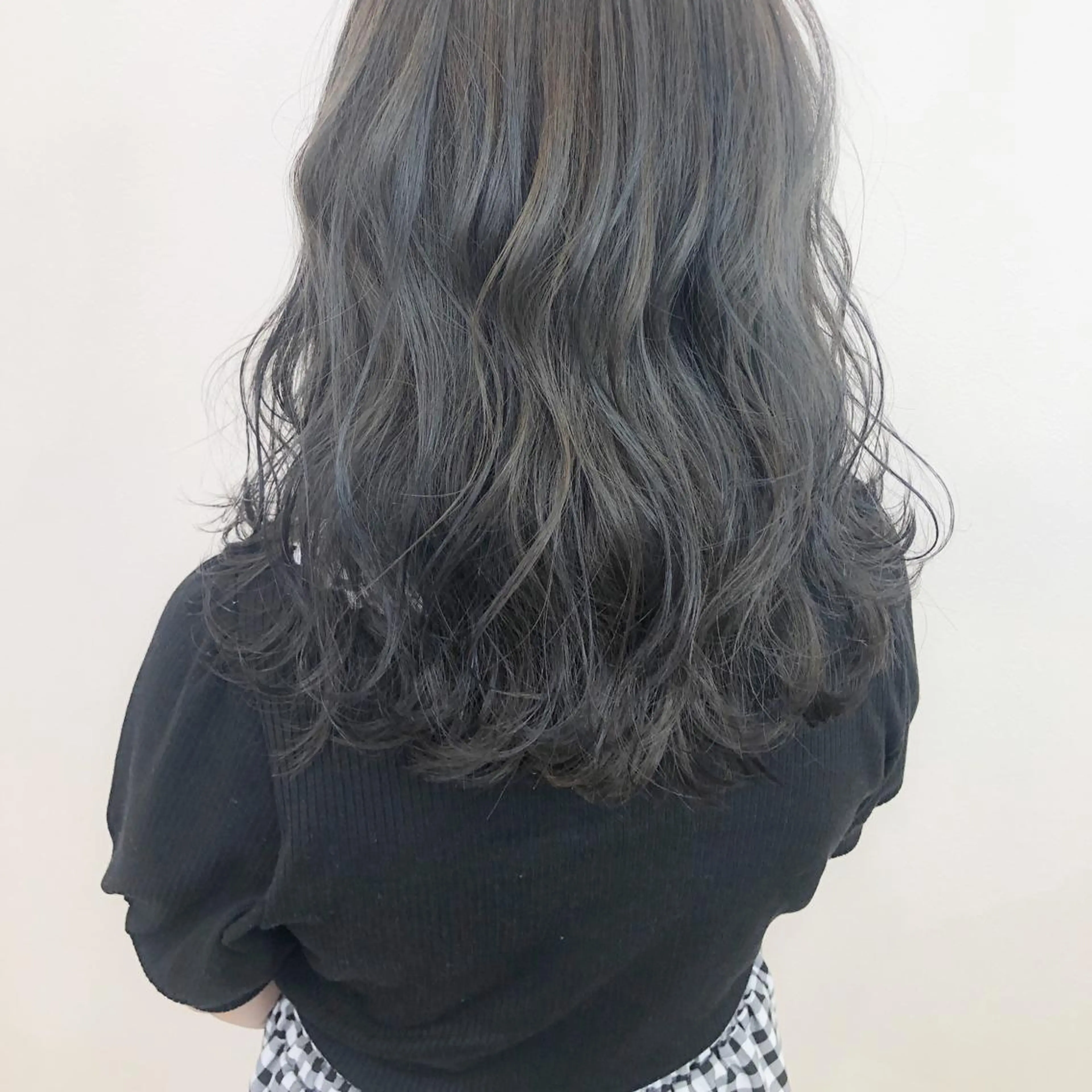 ロング カット ヘアカラー トリートメント a .のヘアスタイル