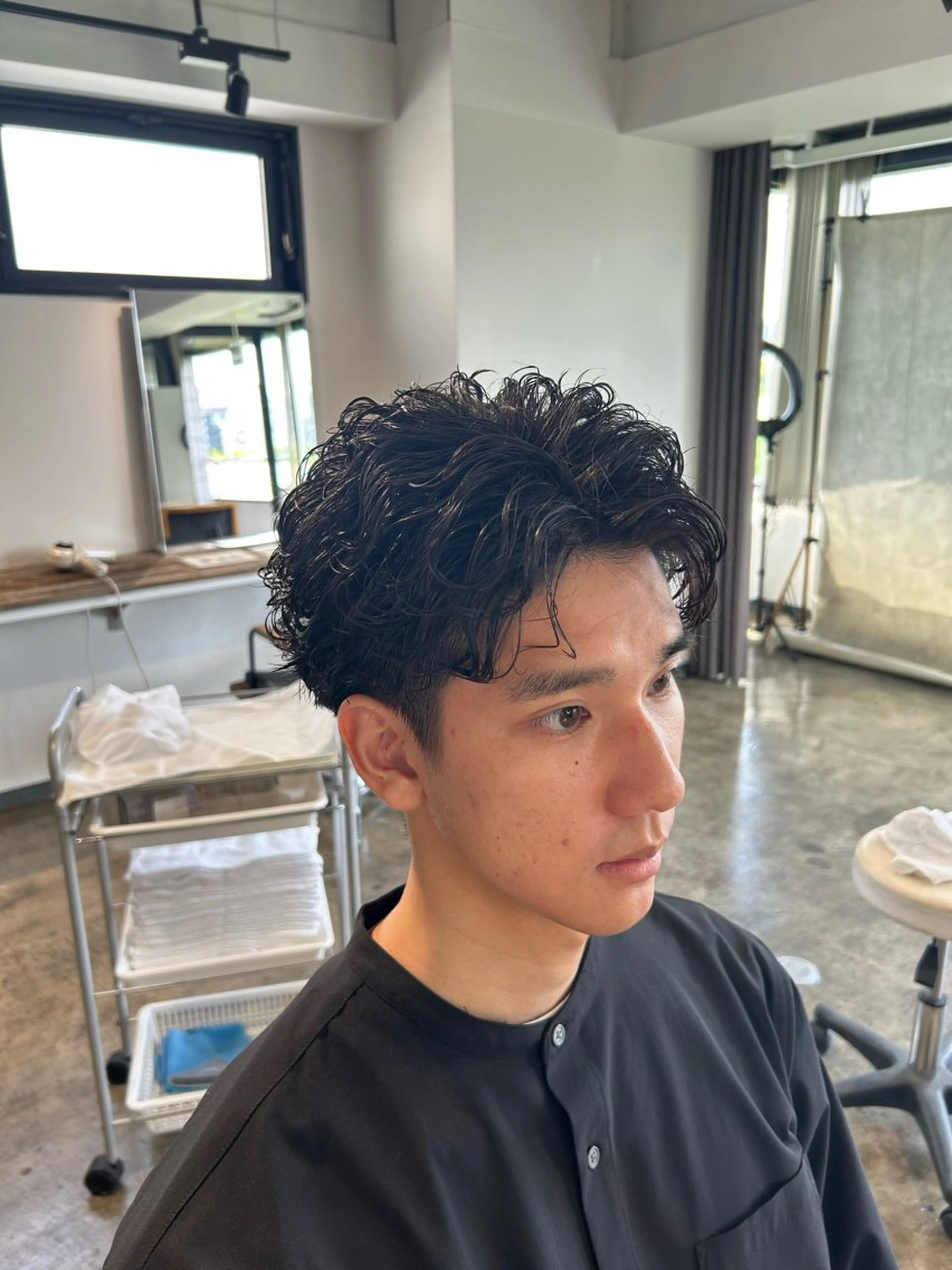 ショート パーマ メンズ センターパート ダウンパーマ カルマパーマ メンズ韓国風 マッシュ カット パーマ トリートメント become men's hair 名駅店所属・名駅/フェザーパーマ 韓国ヘア/森岡のヘアスタイル