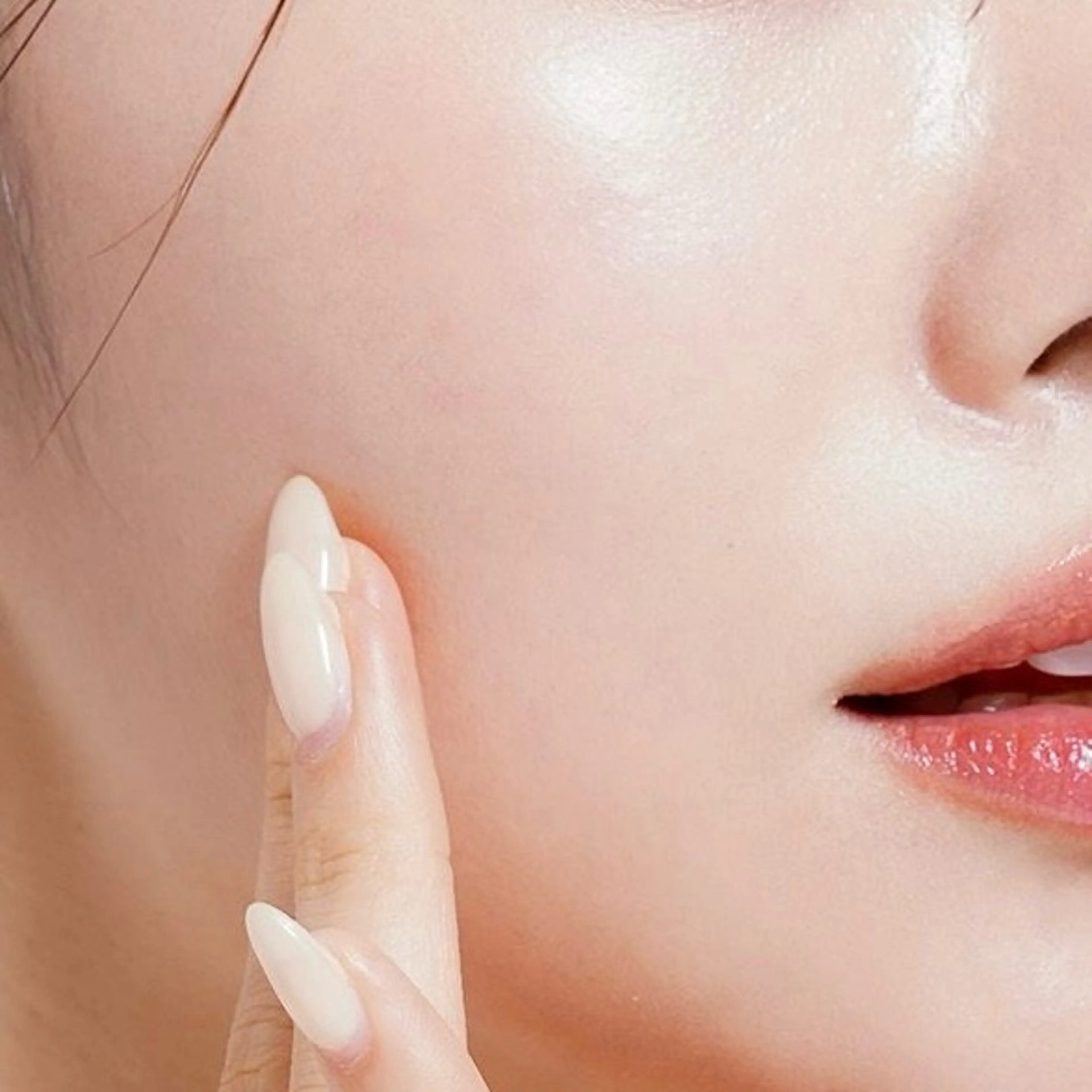 💆🏻‍♀️フェイスワックス❣️お口周り➕頬🩵トーンアップセット🙋🏻‍♀️幹細胞美容液仕上げ💛の写真