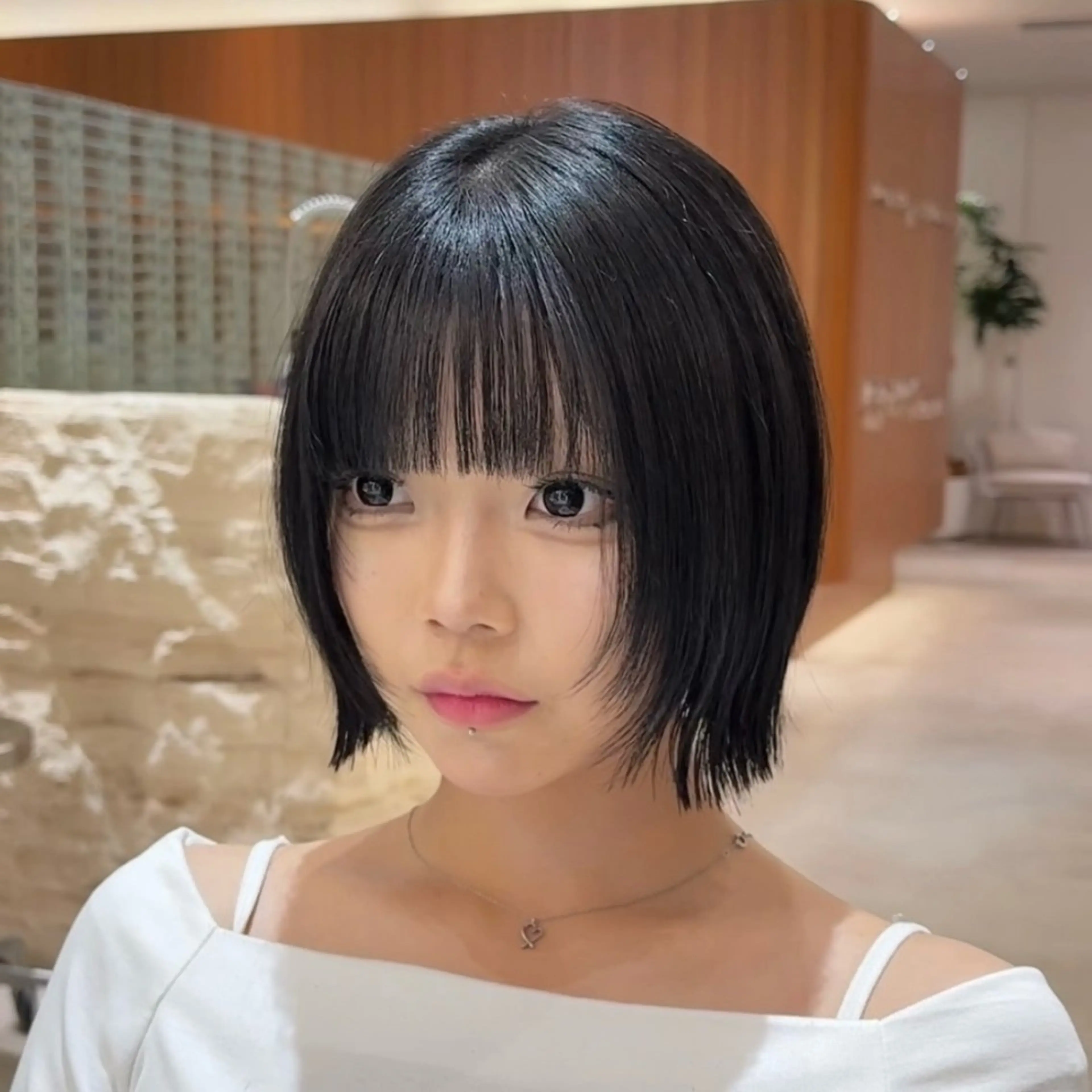 ミディアム カラー 切りっぱなしボブ ショートボブ ボブレイヤー 透明感カラー ボブ カット ヘアカラー トリートメント 渋谷ボブ/ショート 特化田中航平のヘアスタイル