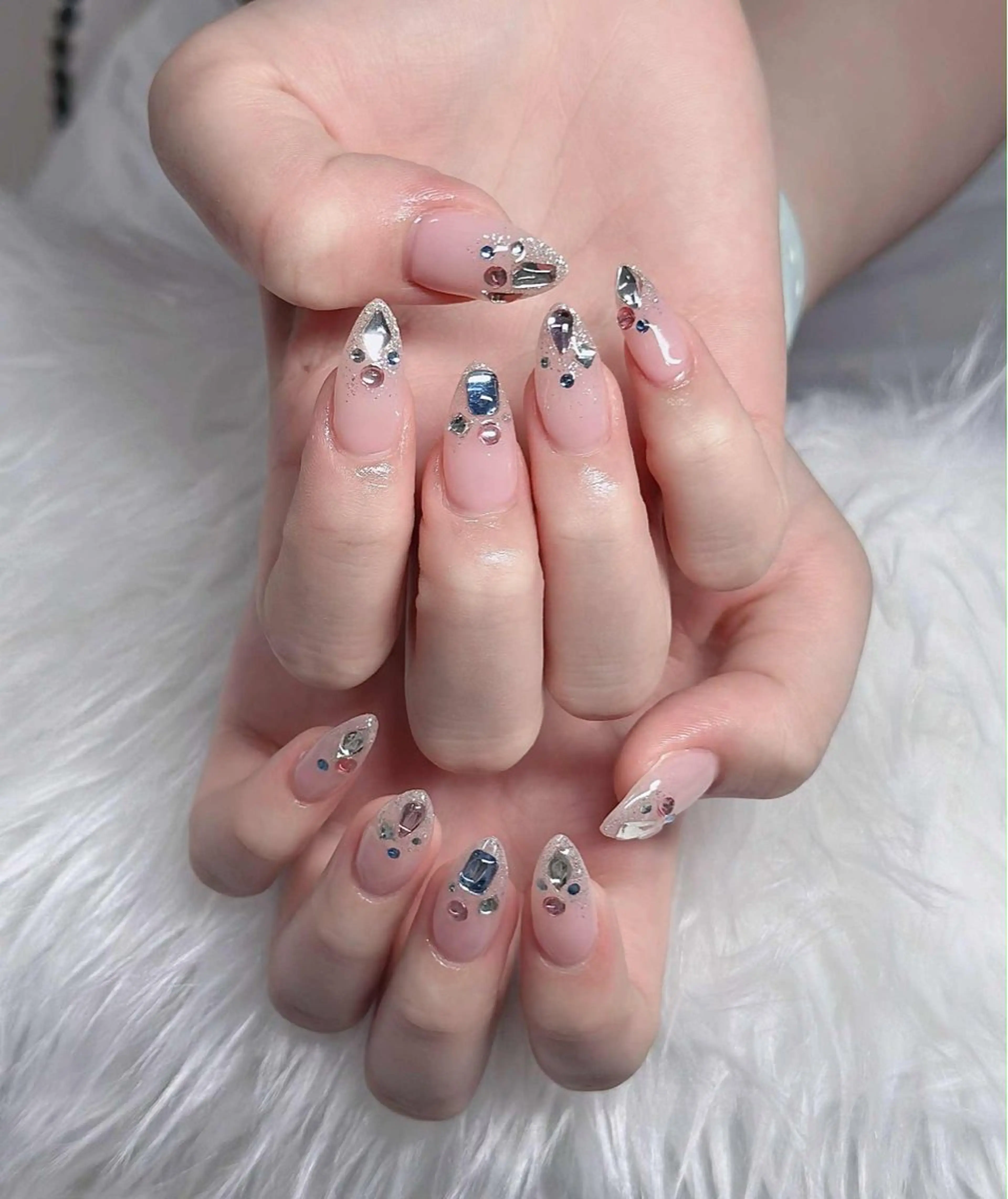 ネイル オーロラネイル フレンチネイル ジェルネイル ハロウィン キラキラネイル H.baby Nail Salon所属・H.baby Nail Salonのネイルデザイン