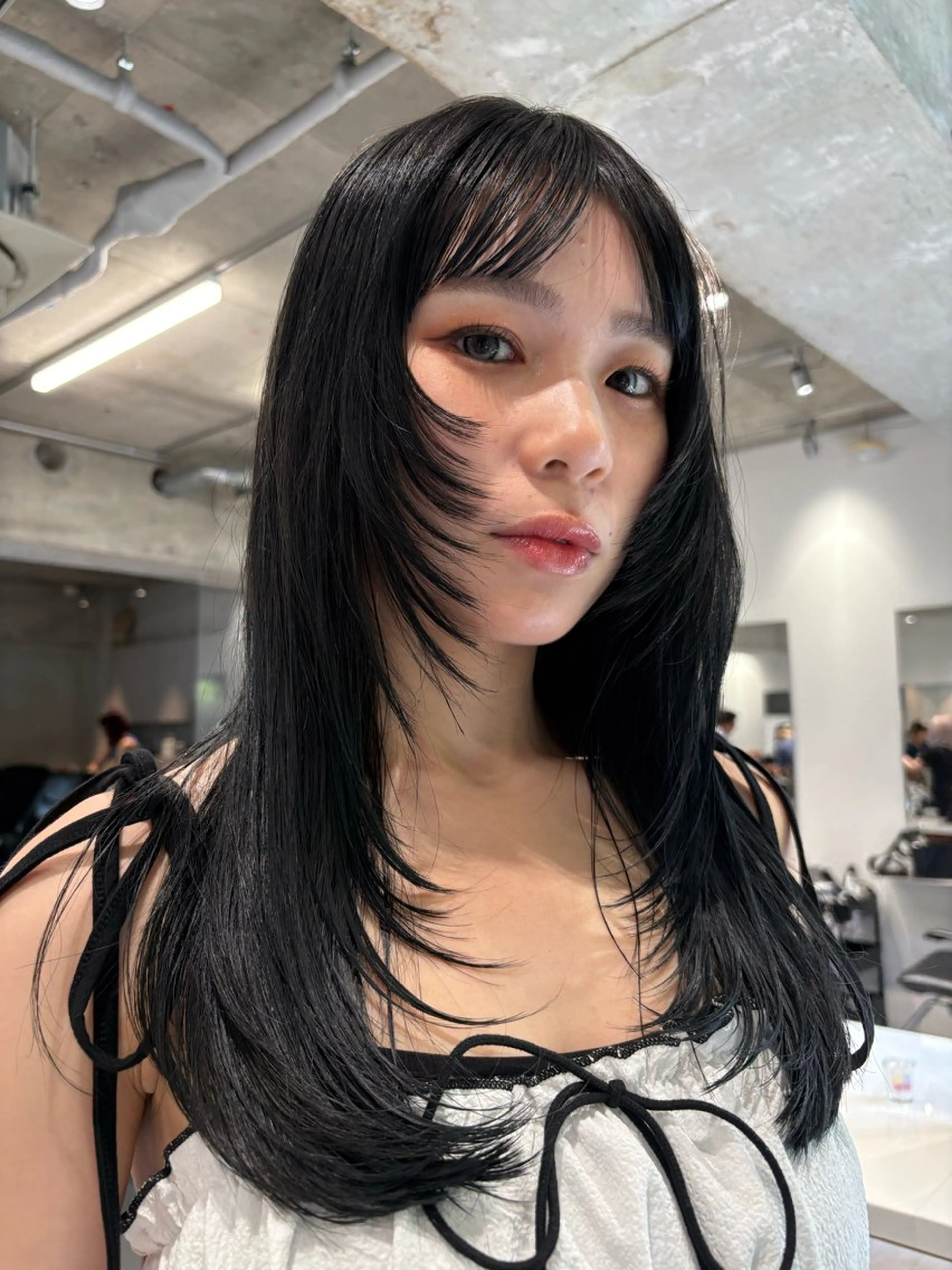セミロング ハイレイヤー レイヤーカット FILMS所属・カット 綾菜のヘアスタイル