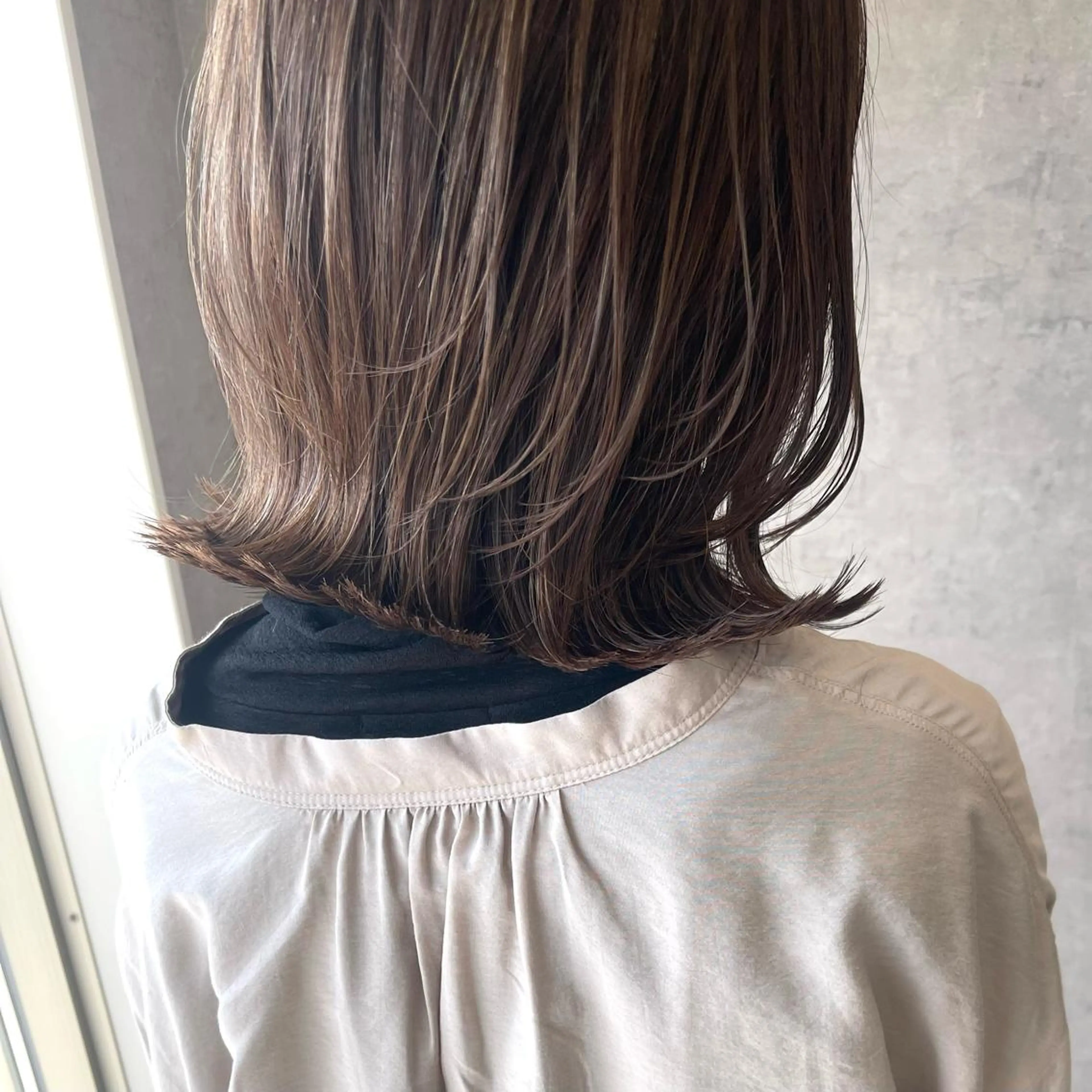 ミディアム カラー ヘアアレンジ アッシュ ベージュカラー シルバー シルバーベージュ カット ヘアカラー merci.所属・🌻まさの あいり🌻のヘアスタイル