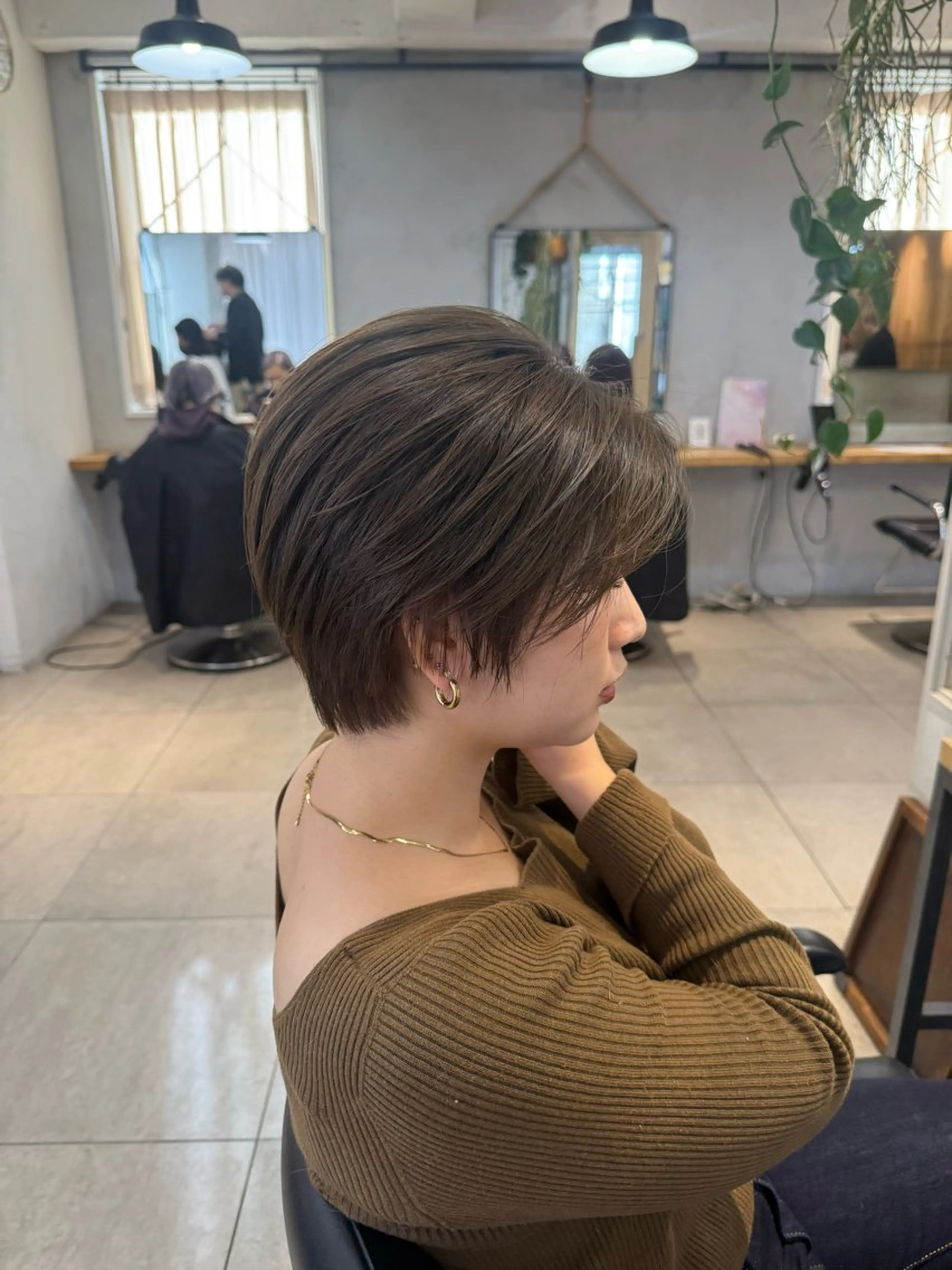 ショート カラー ミルクティー× グレージュMOMOのヘアスタイル