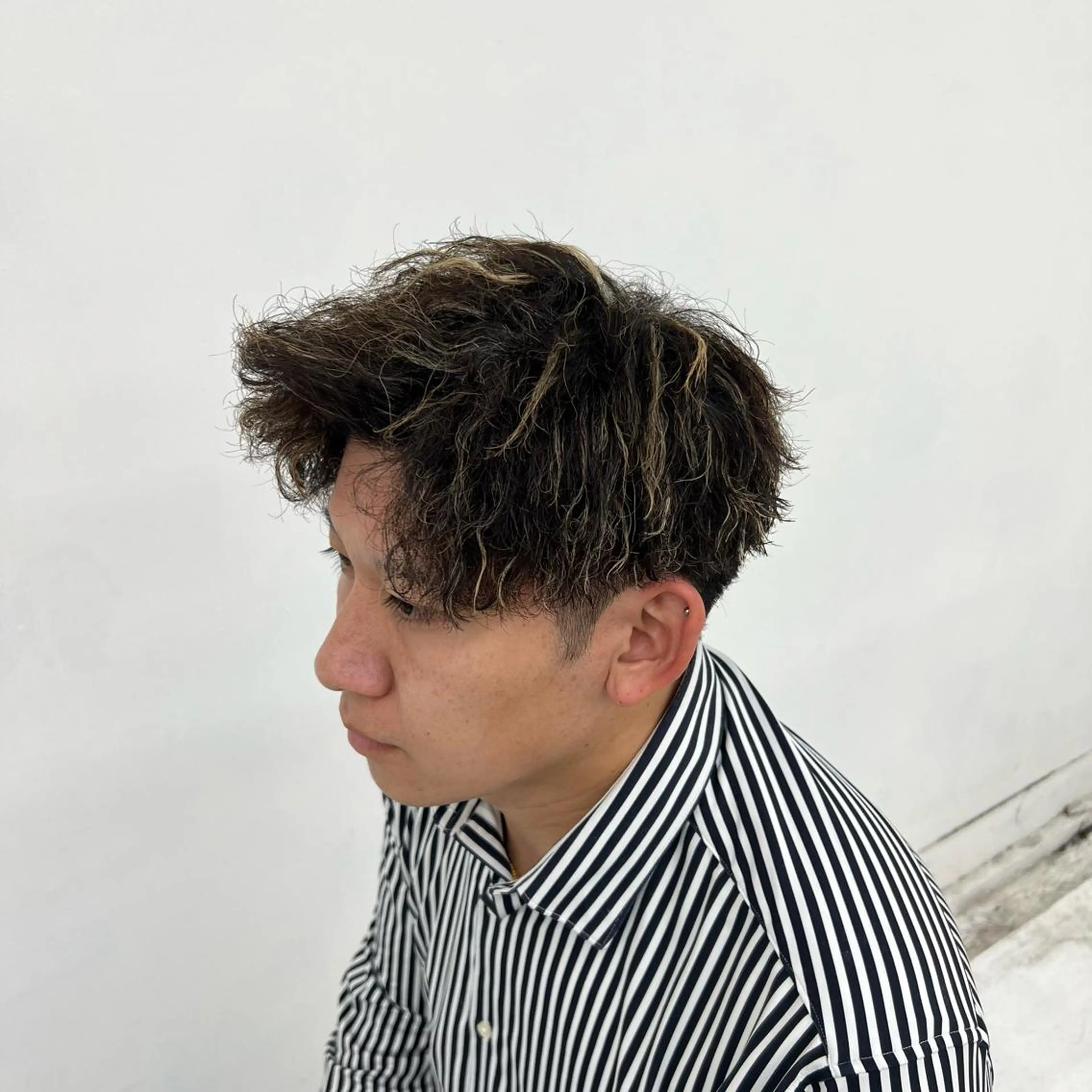 ショート カラー パーマ 【メンズ特化】短髪 スパイキーショートのヘアスタイル