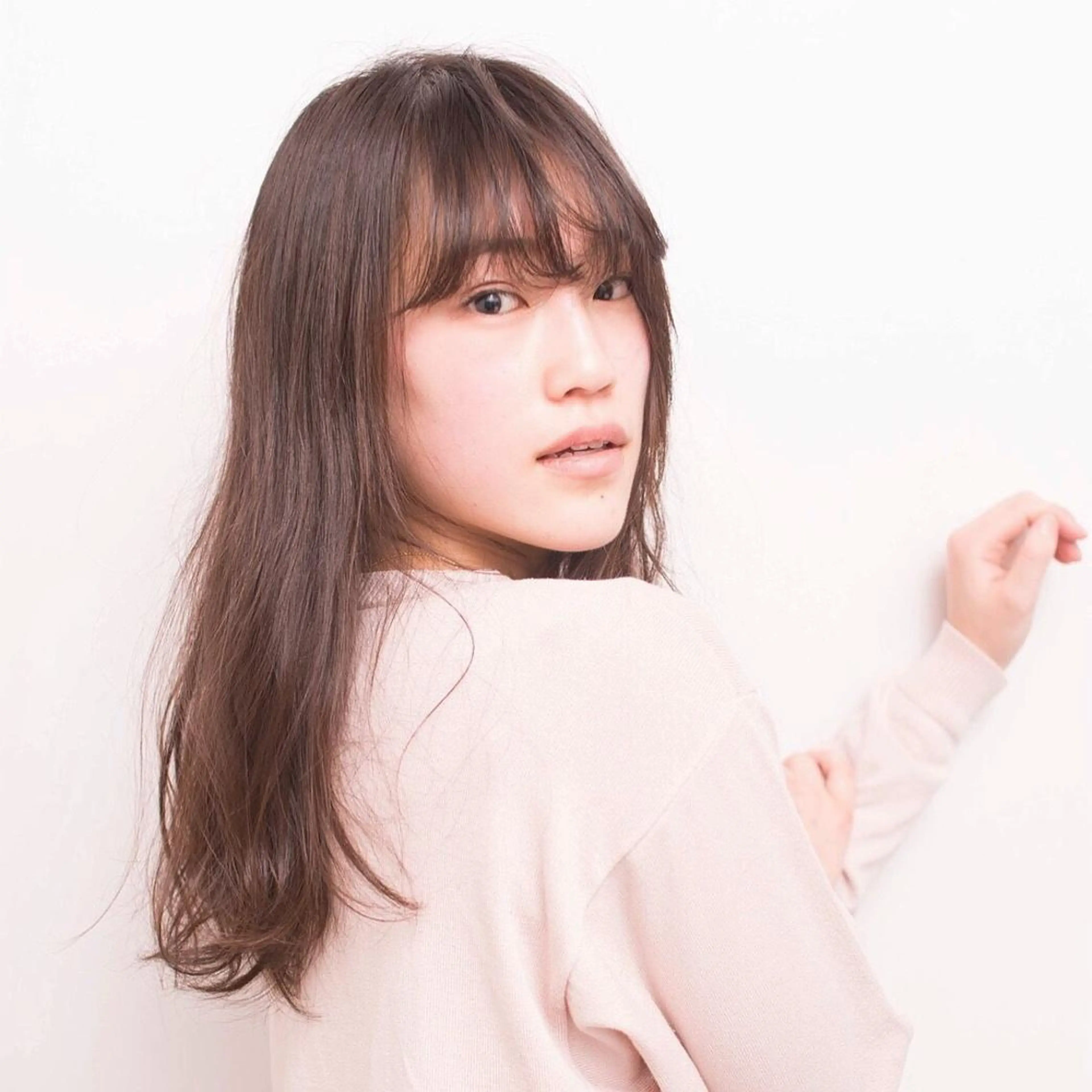 ロング カラー アッシュ ベージュカラー リノヘアーデザイン所属・鈴木 麻希のヘアスタイル
