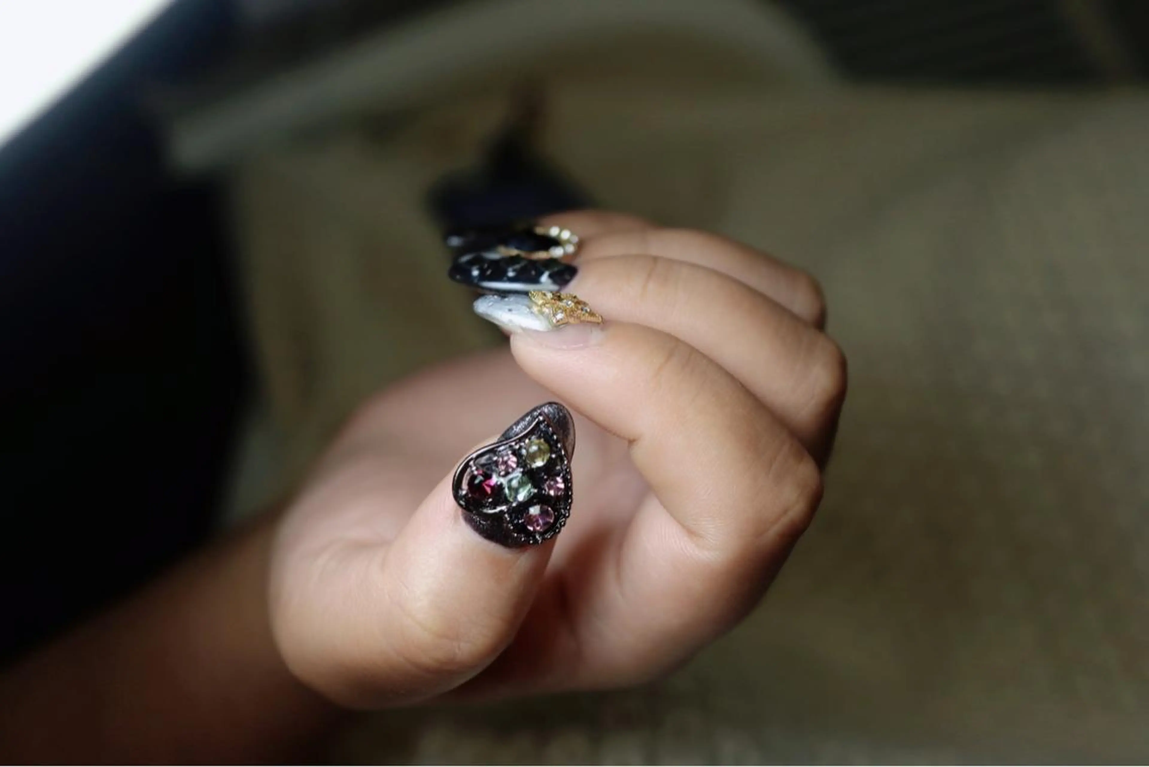 ミディアム Kaka Nailsのネイルデザイン