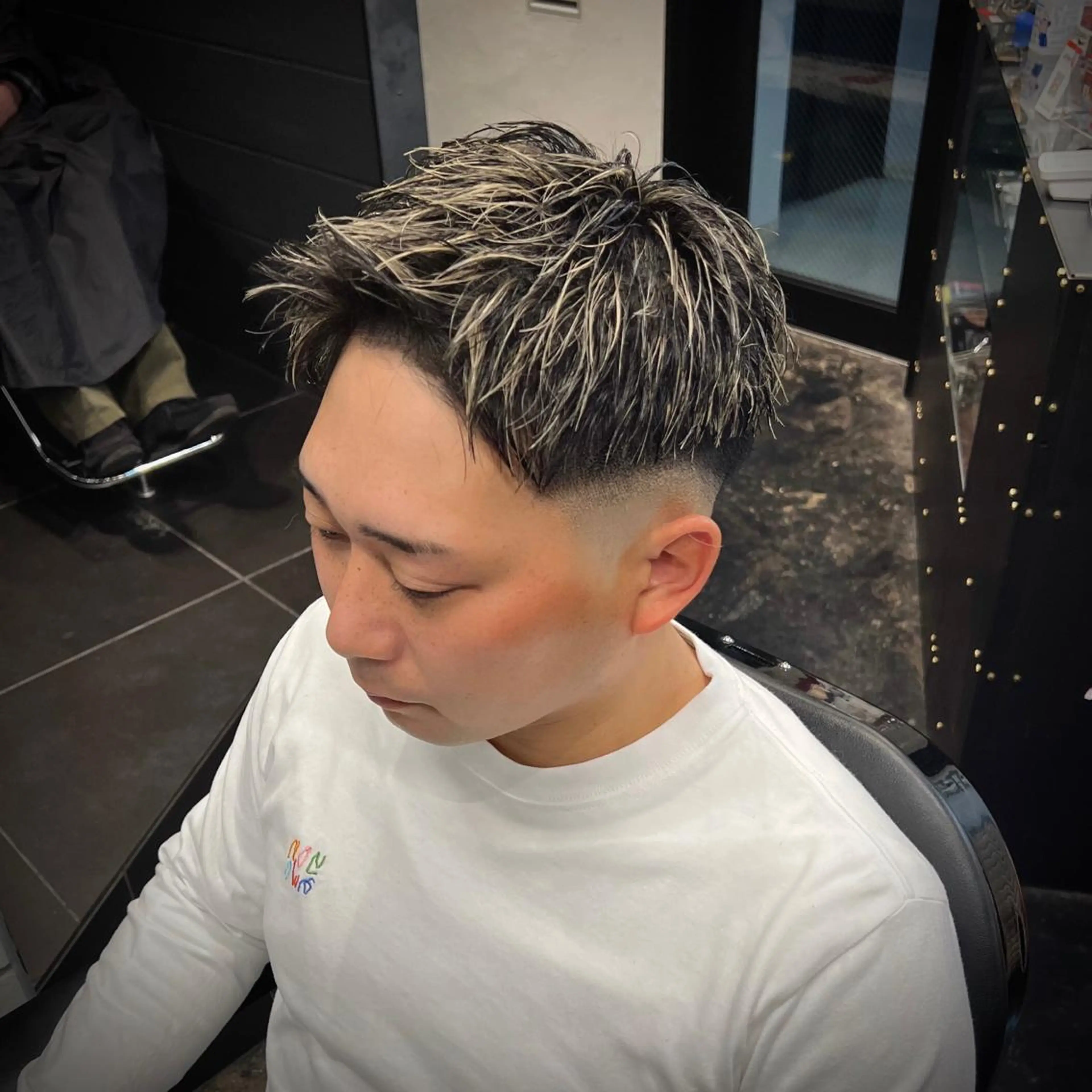 メンズ メンズメッシュ 刈り上げ カット ヘアカラー トリートメント メンズ特化/パーマ/ ハイライト/竜成のヘアスタイル