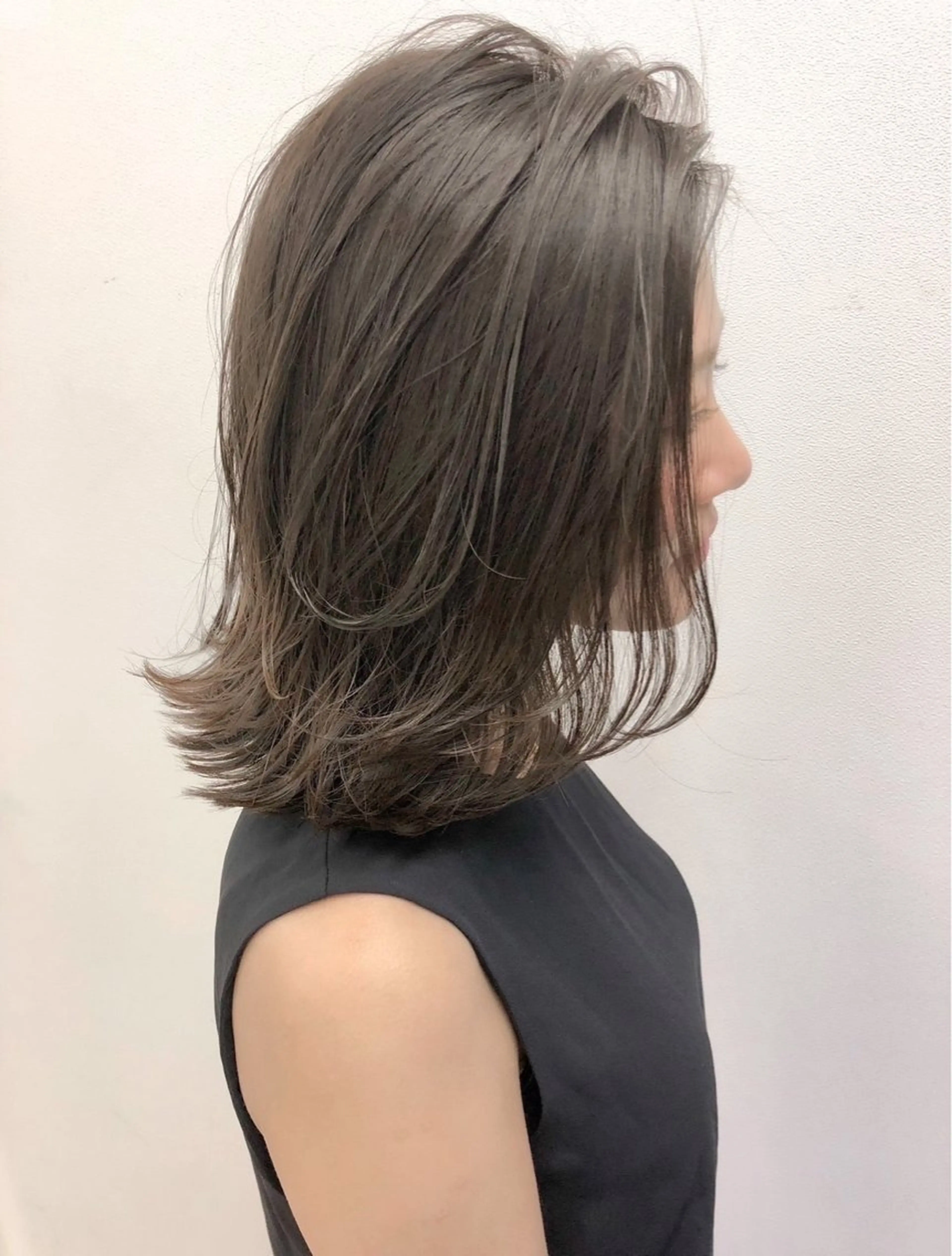 カラー ベージュカラー ブラウンカラー ブラウンベージュ 透明感カラー フォギーベージュ 辺見 葵のヘアスタイル