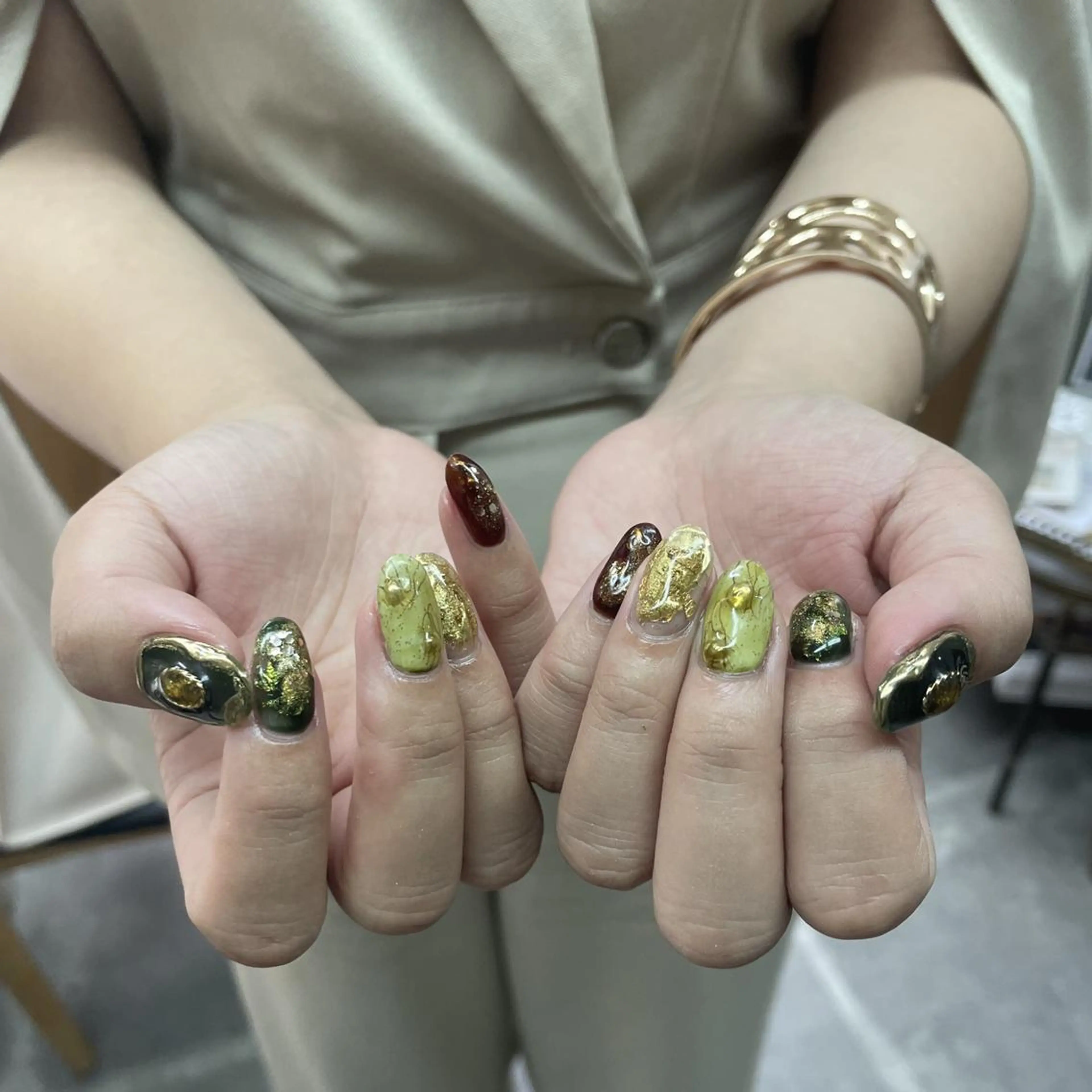 ネイル アートネイル ジェルネイル グラデーション グリーン マグネットネイル nailstudio eviz新宿店のネイルデザイン