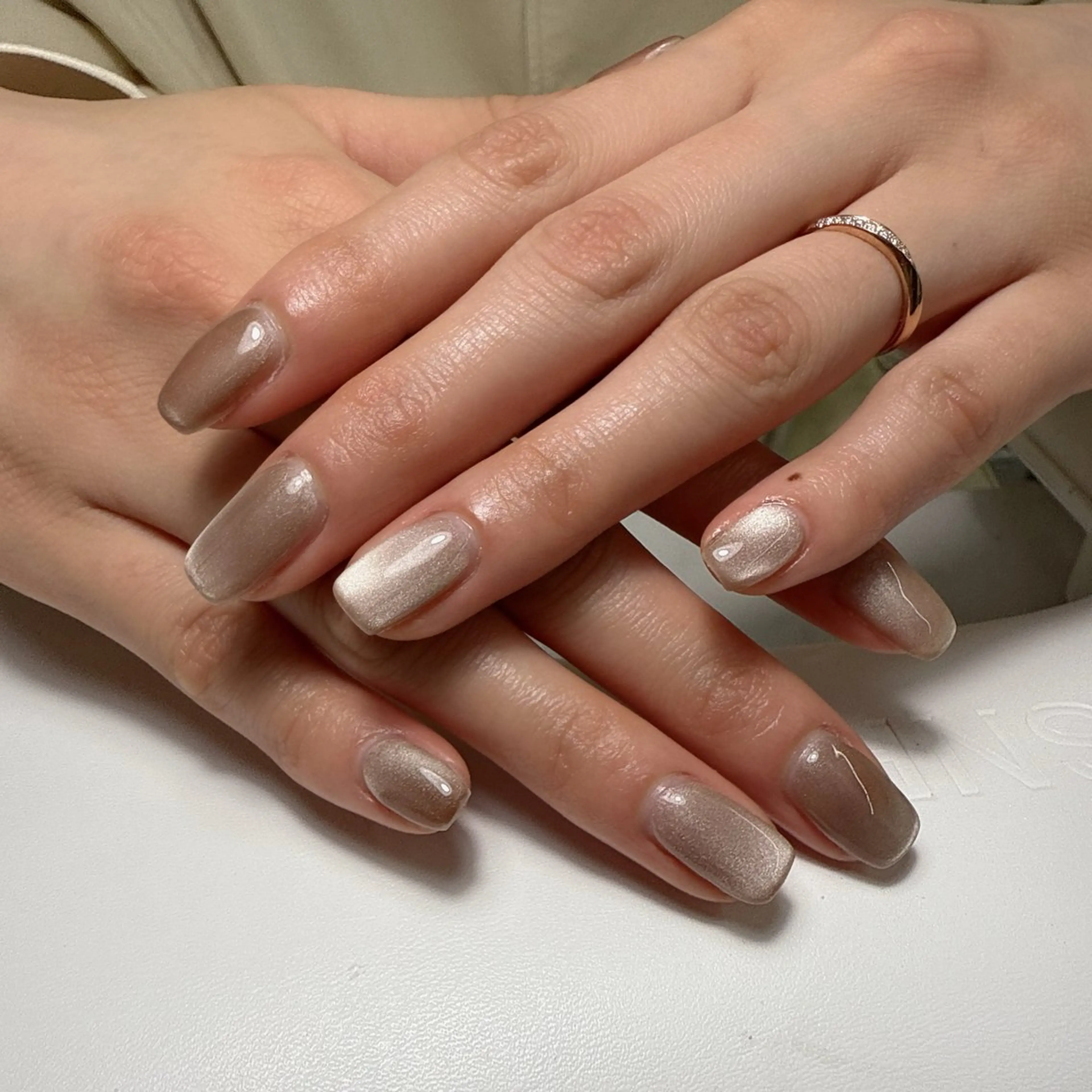 ミディアム ハンドネイル FLORA NAIL SALON 黄兪榕のネイルデザイン