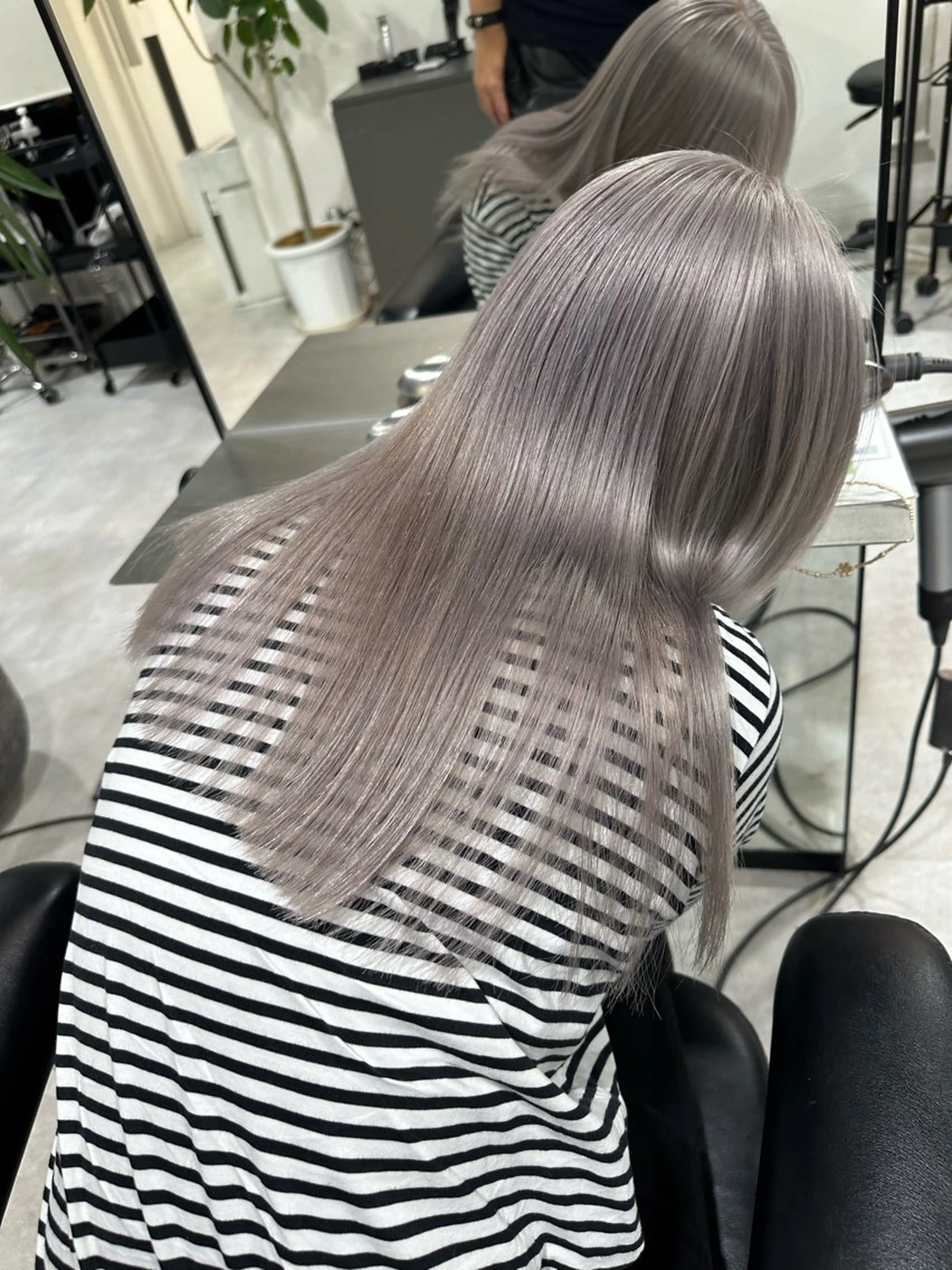 カラー 上田 美尋のヘアスタイル