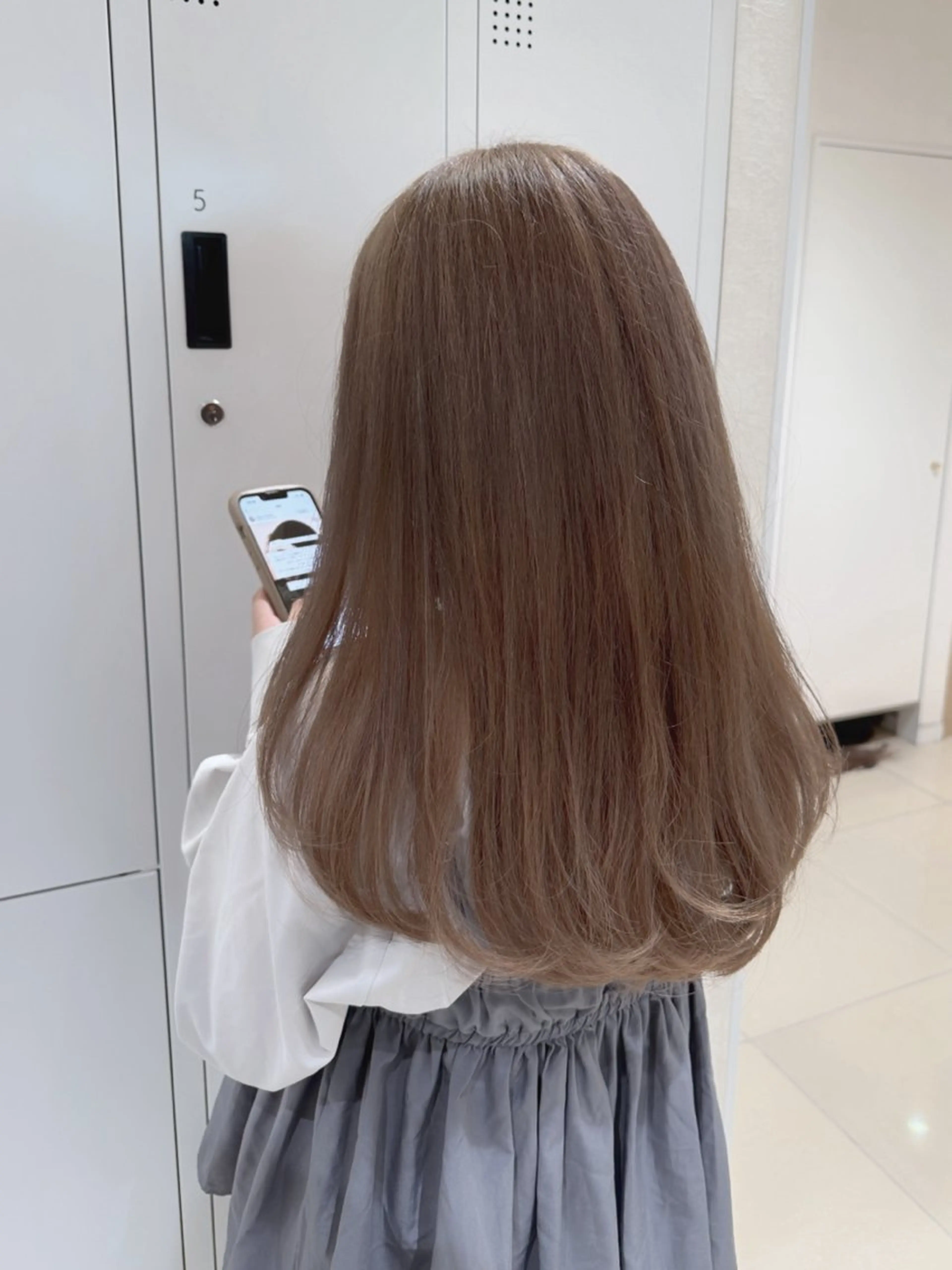 ロング カラー ヘアカラー シアーベージュニスト 🥣大石亜里紗のヘアスタイル
