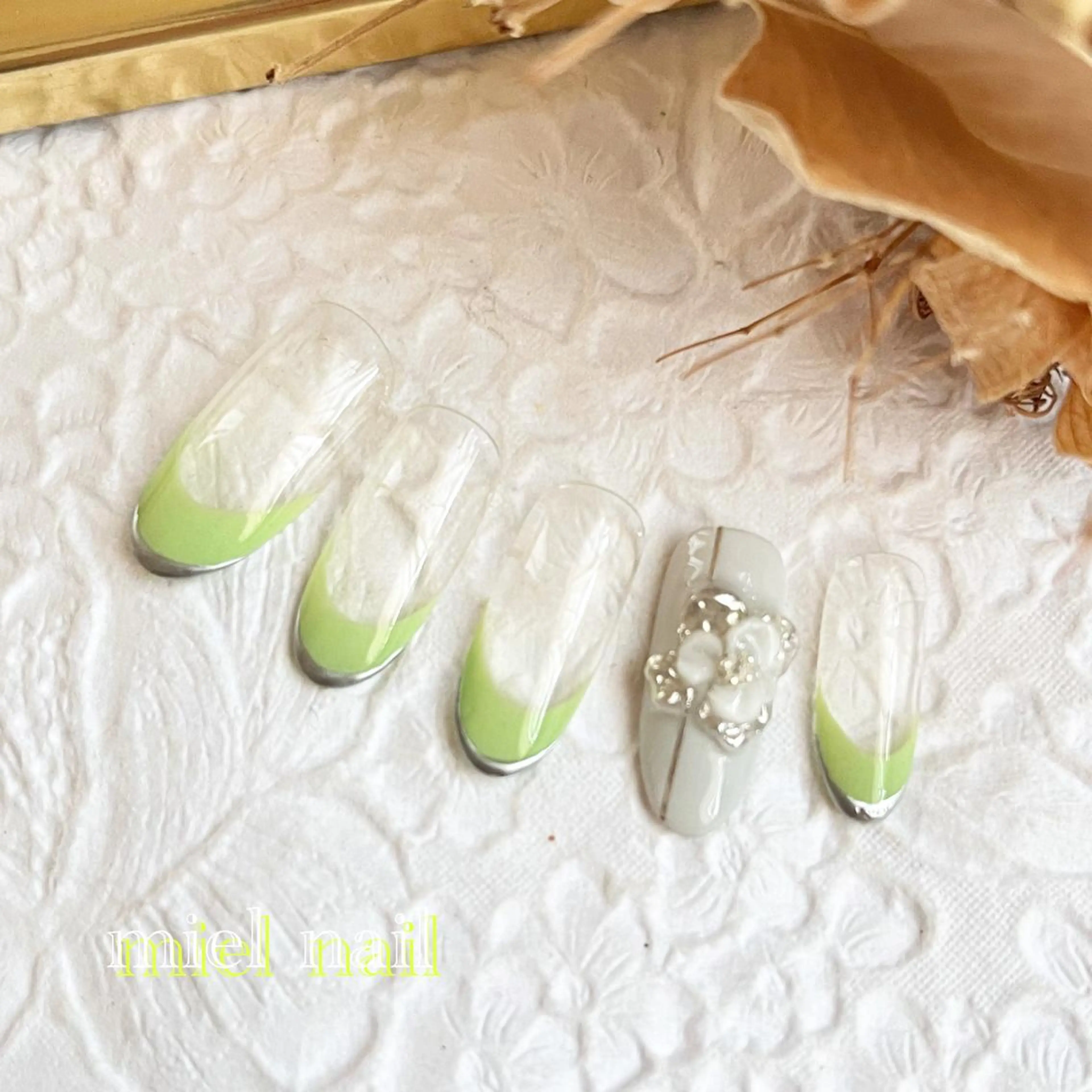 ネイル フレンチネイル ピスタチオネイル 春ネイル ハンドネイル miel nailのネイルデザイン