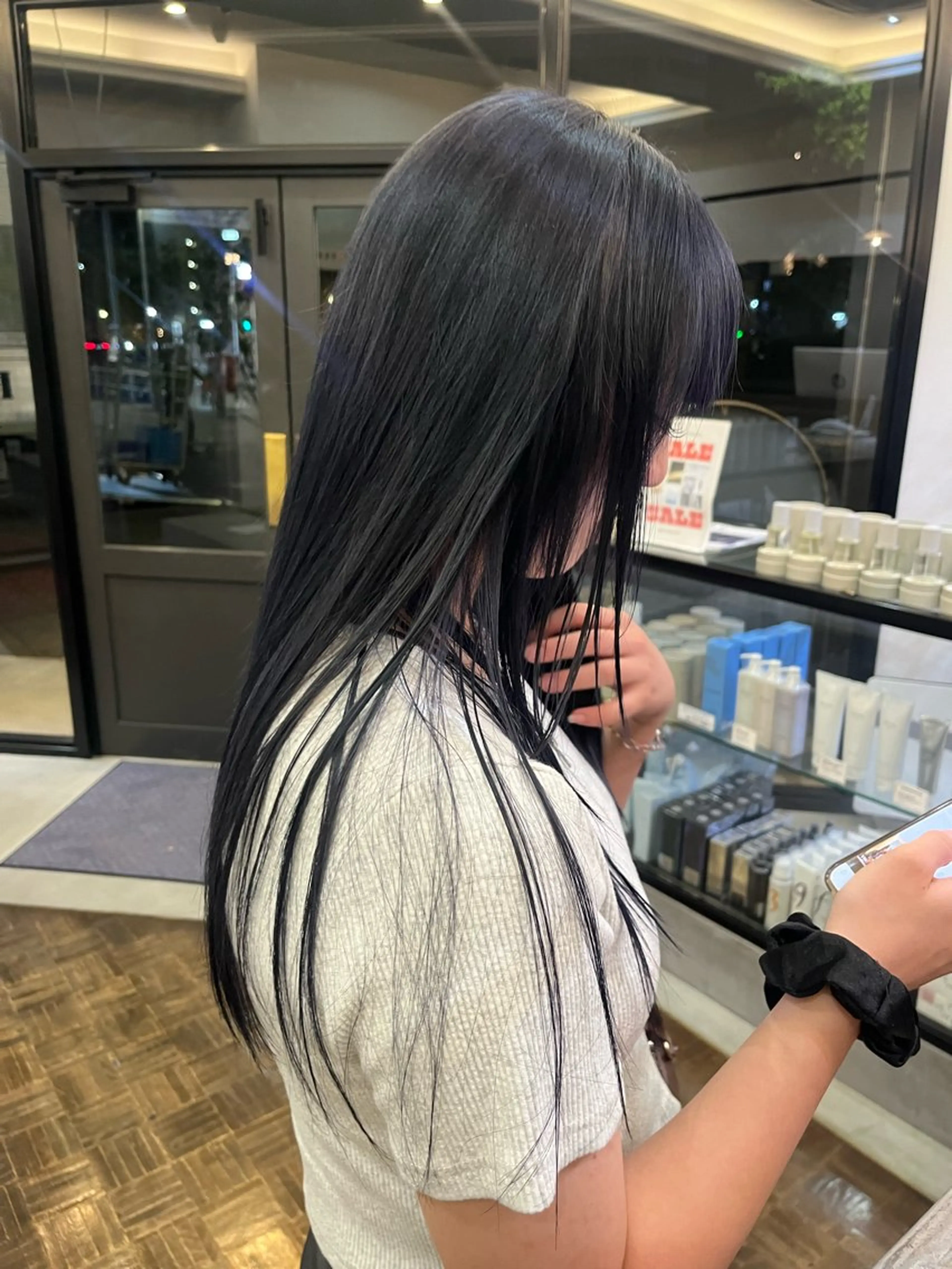 カラー ブリーチ 透明感カラー ネイビーカラー 伏見/熊澤知香/ ICI/艶髪のヘアスタイル