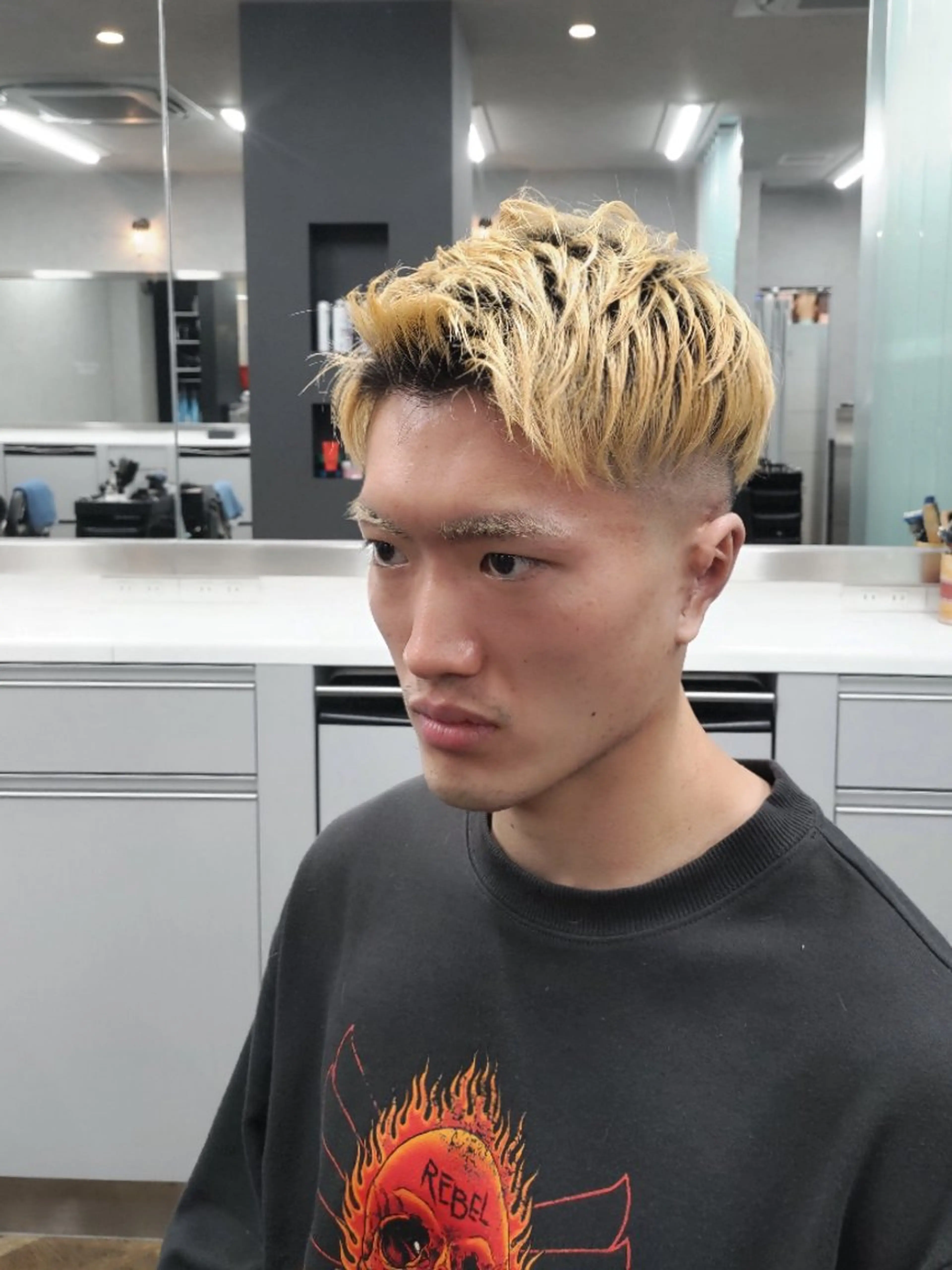 ショート メンズ フェードカット スキンフェード バーバーキング所属・神田 麻衣のヘアスタイル