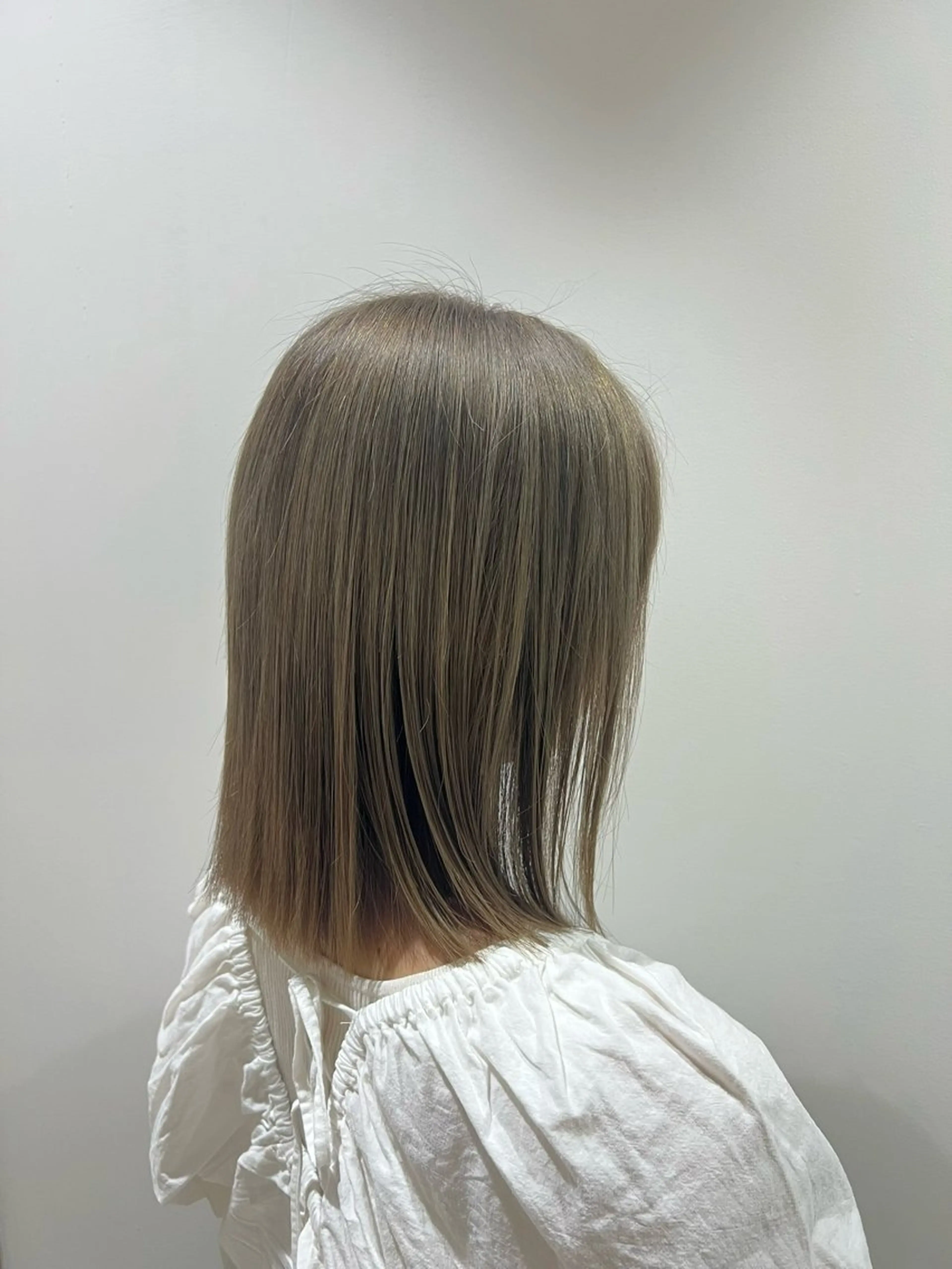 カラー ブリーチ グレージュ ヘアカラー 瀬戸 杏珠のヘアスタイル