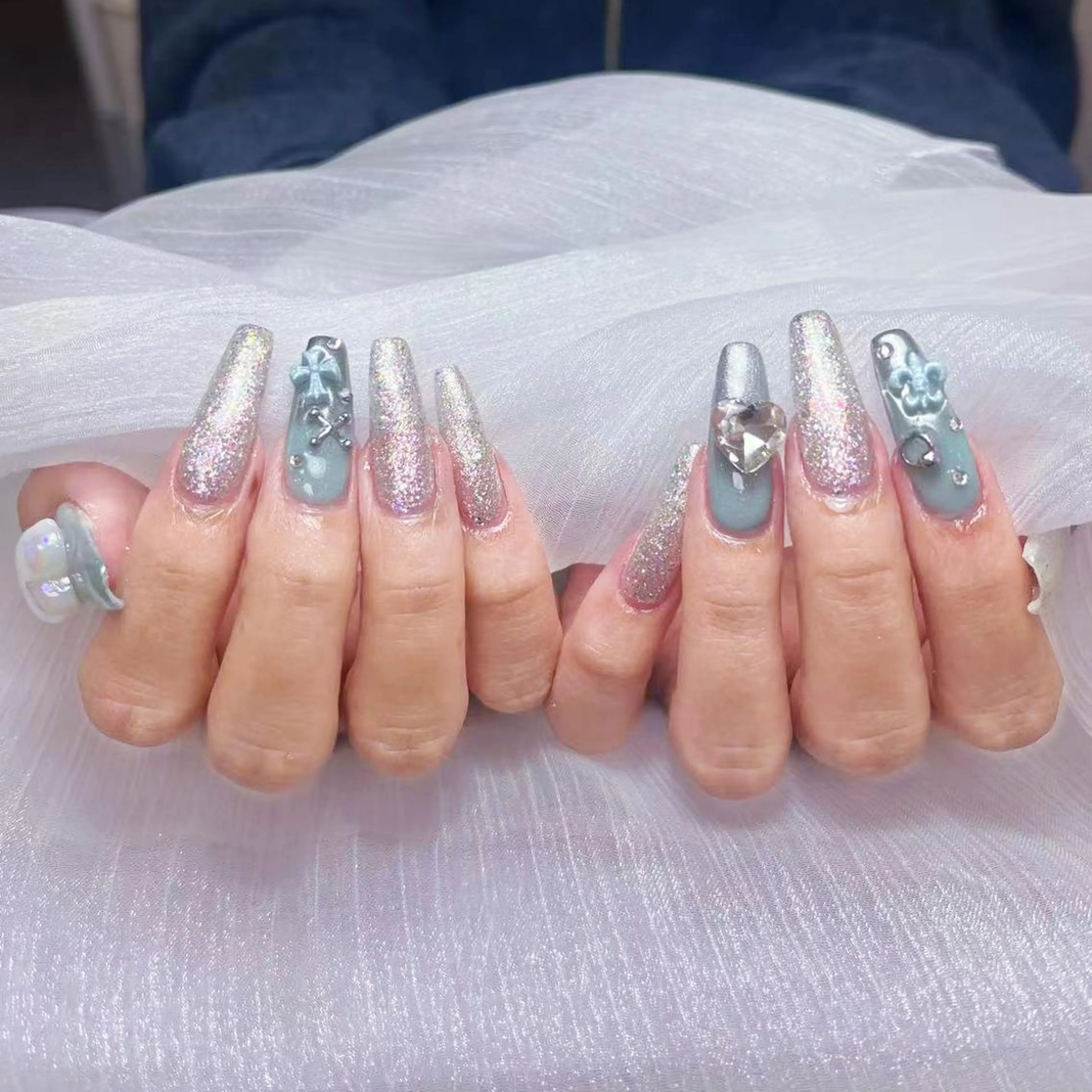 ネイル アートネイル オーロラネイル ガーリー キラキラネイル 韓国ネイル ハンドネイル nina 💅のネイルデザイン