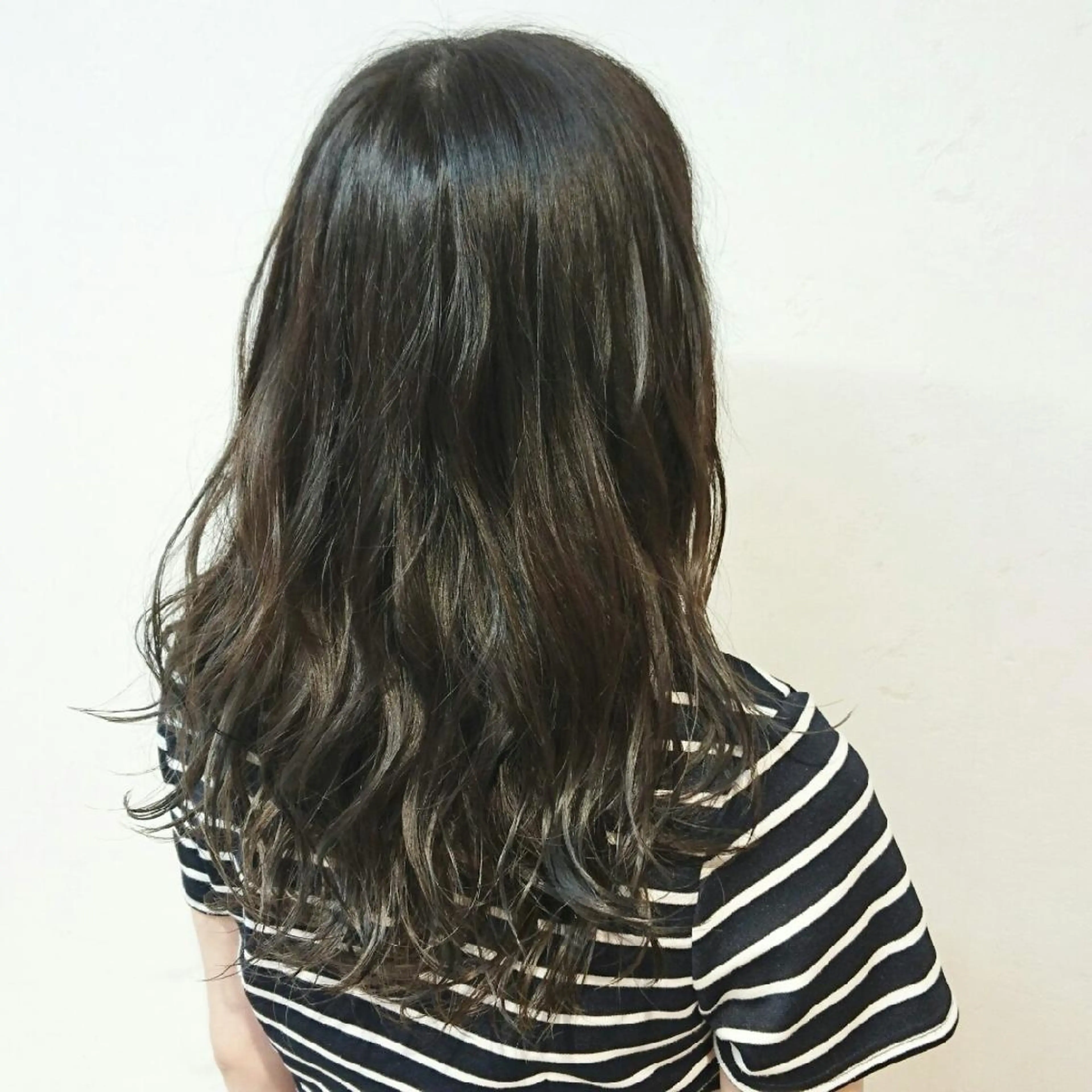 ロング カラー グレージュ ハイライトカラー ハイライト 透明感ハイライト◎ 伊藤夏海のヘアスタイル