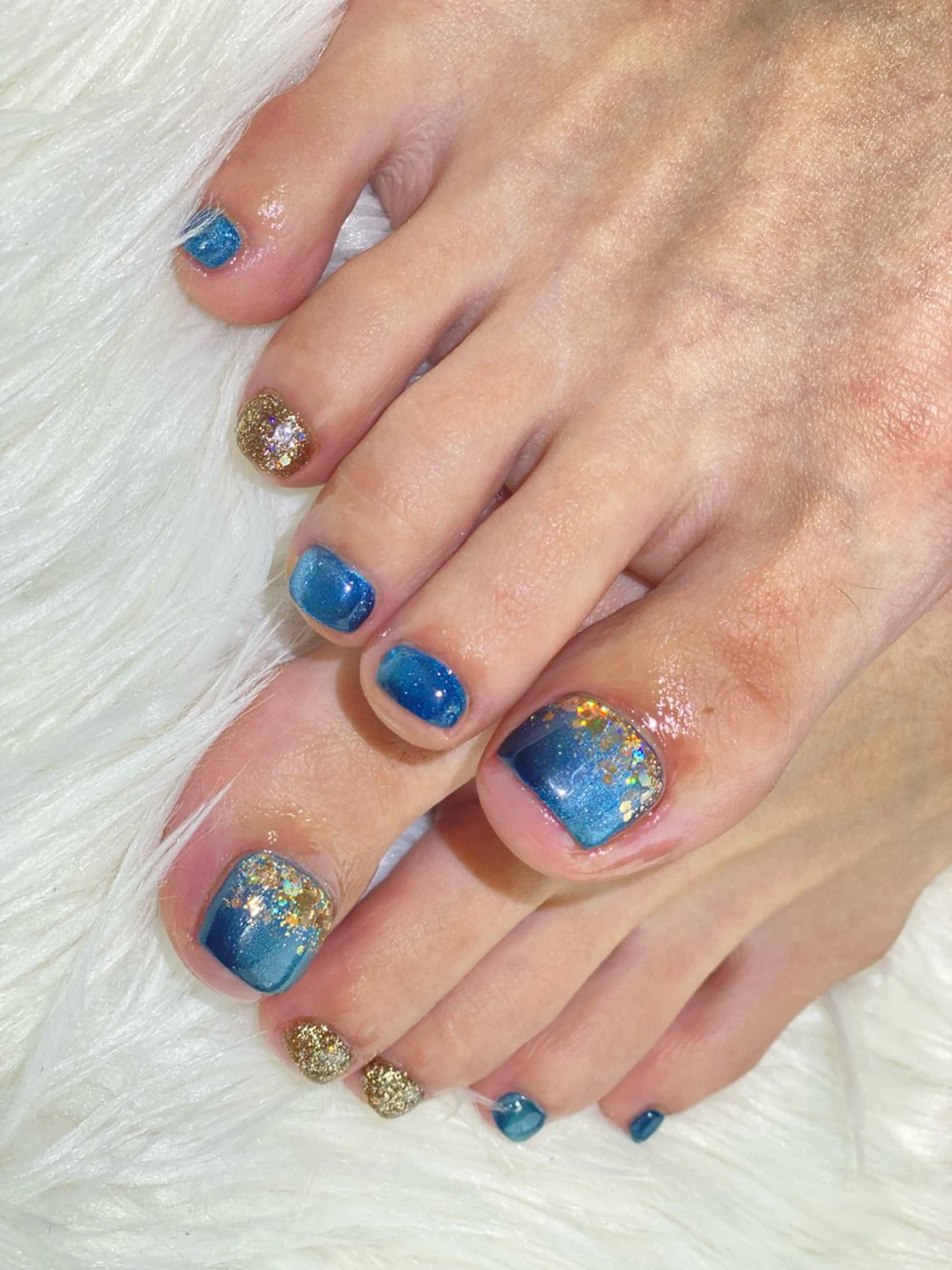 ネイル ブルー フットネイル ゴールド マグネットネイル Esthetic Will所属・will 有希のネイルデザイン