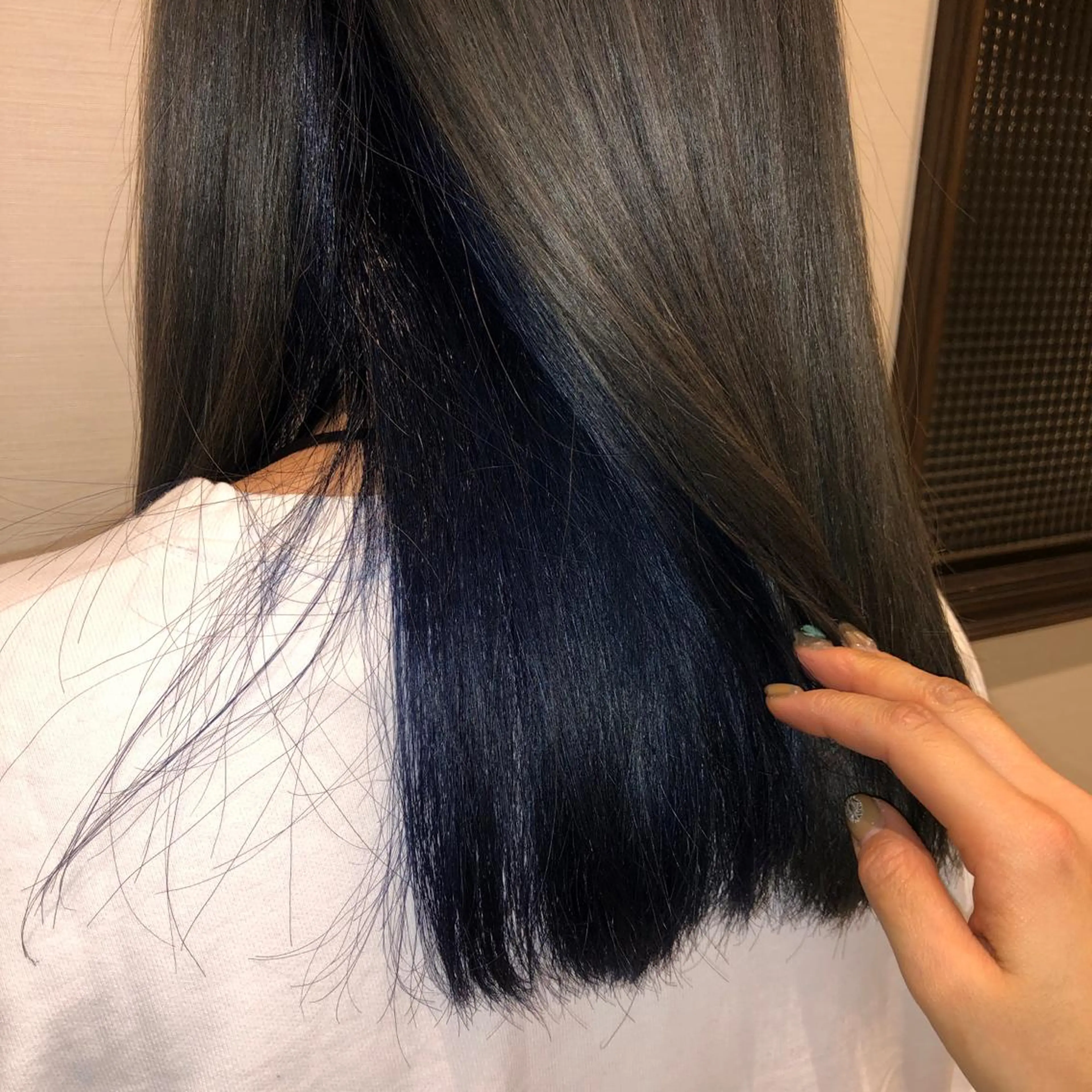 カラー ブルーカラー 櫻井 麻彩のヘアスタイル