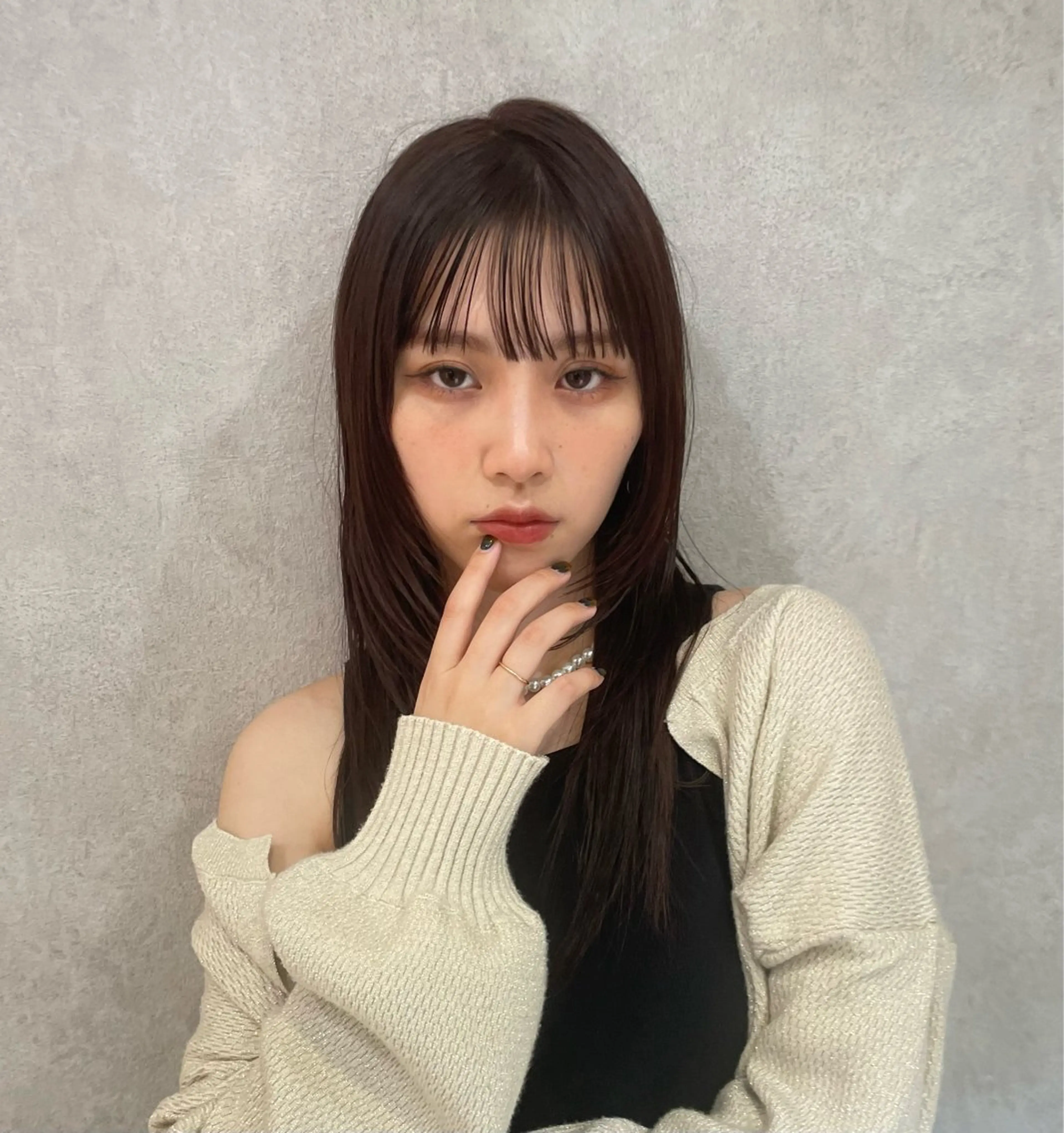 ミディアム カラー 顔まわりレイヤー 顔周りカット レイヤーカット ウルフカット カット ヘアカラー トリートメント 🫧縮毛矯正/ウルフ /レイヤー/白倉のヘアスタイル
