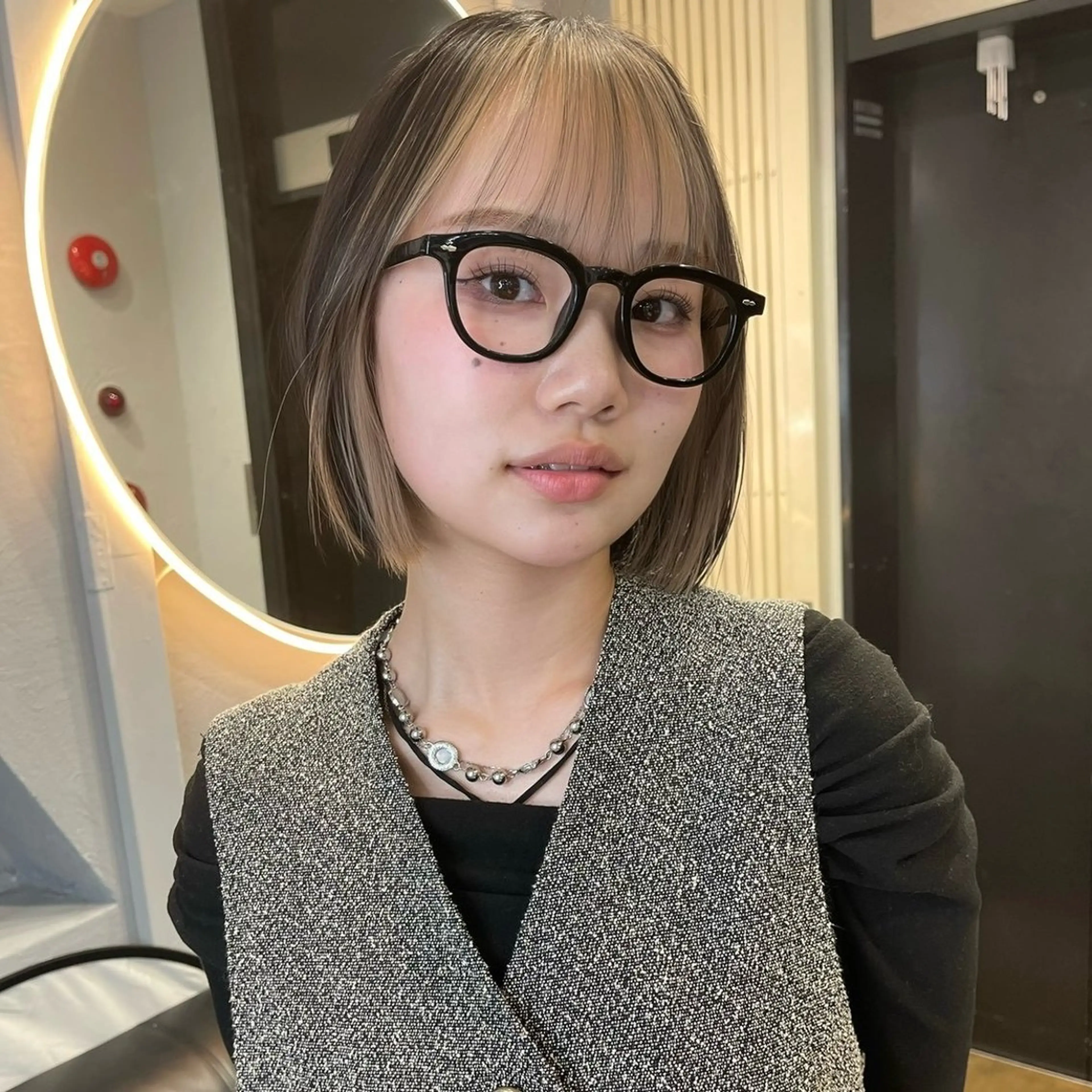 🍨平日限定🍨似合わせカット+インナーカラー2回ブリーチ+カラー+キューティクル補修クイックトリートメントの写真