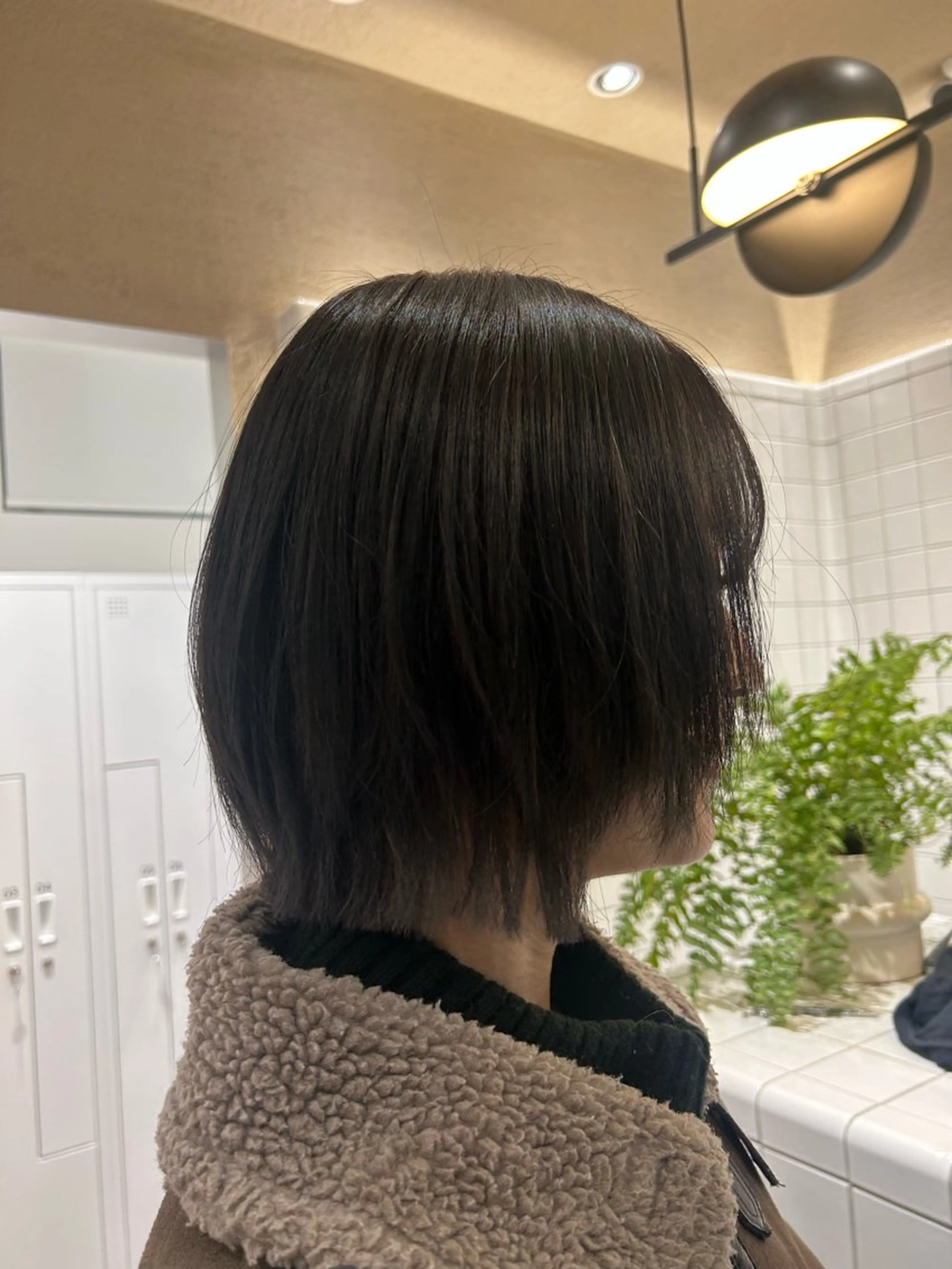 ミディアム カラー ボブ 外ハネヘア SALOWIN 新宿三丁目me+所属・レイヤー/ボブ/ 髪質改善/石井ハルカのヘアスタイル