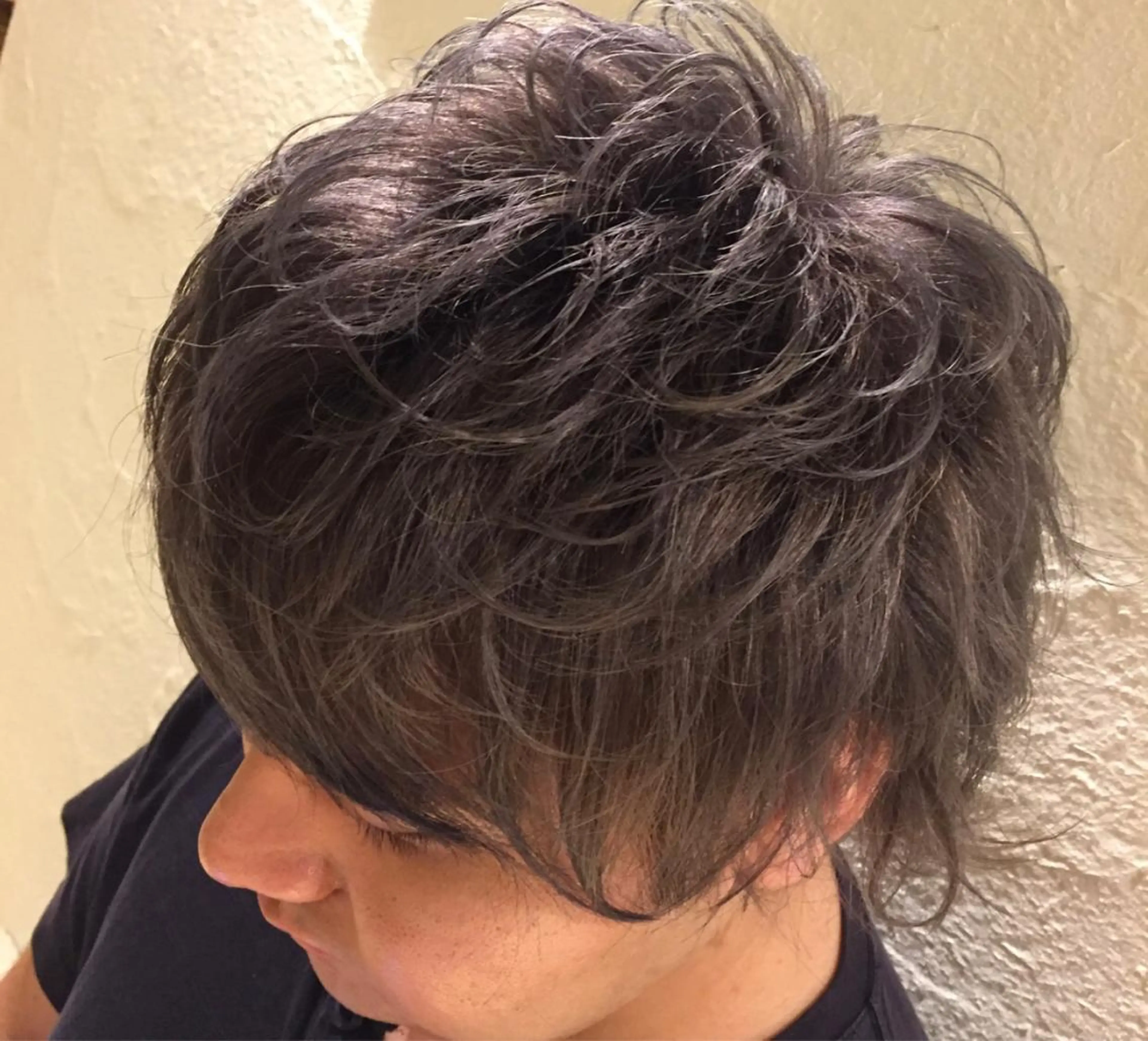 カラー アッシュ アッシュグレー 小森 拓哉のヘアスタイル