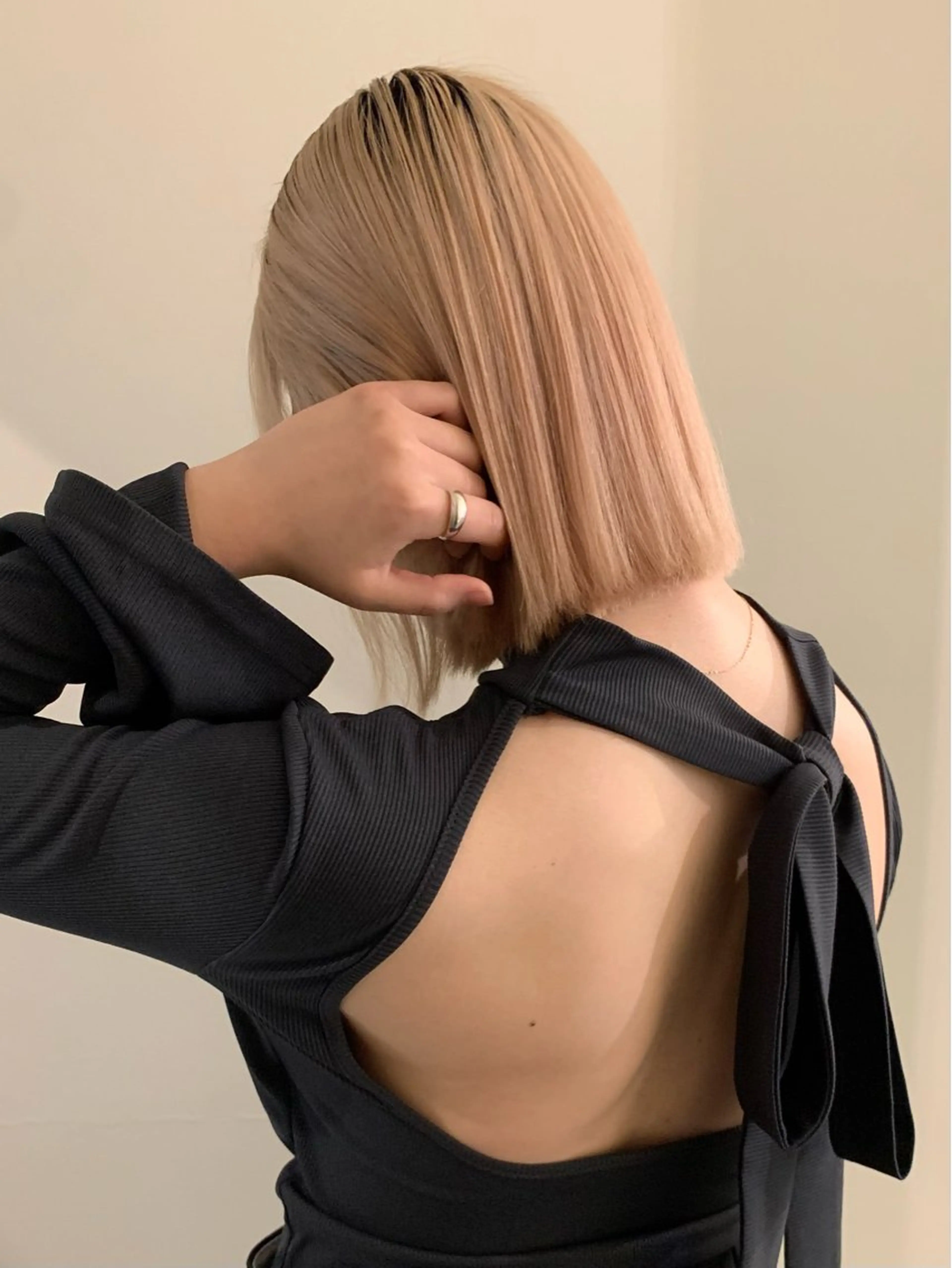 ミディアム カラー ベージュカラー ミルクティーベージュ ホワイトミルクティーベージュ ボブ ヘアカラー 落合希 Olivebeigeのヘアスタイル